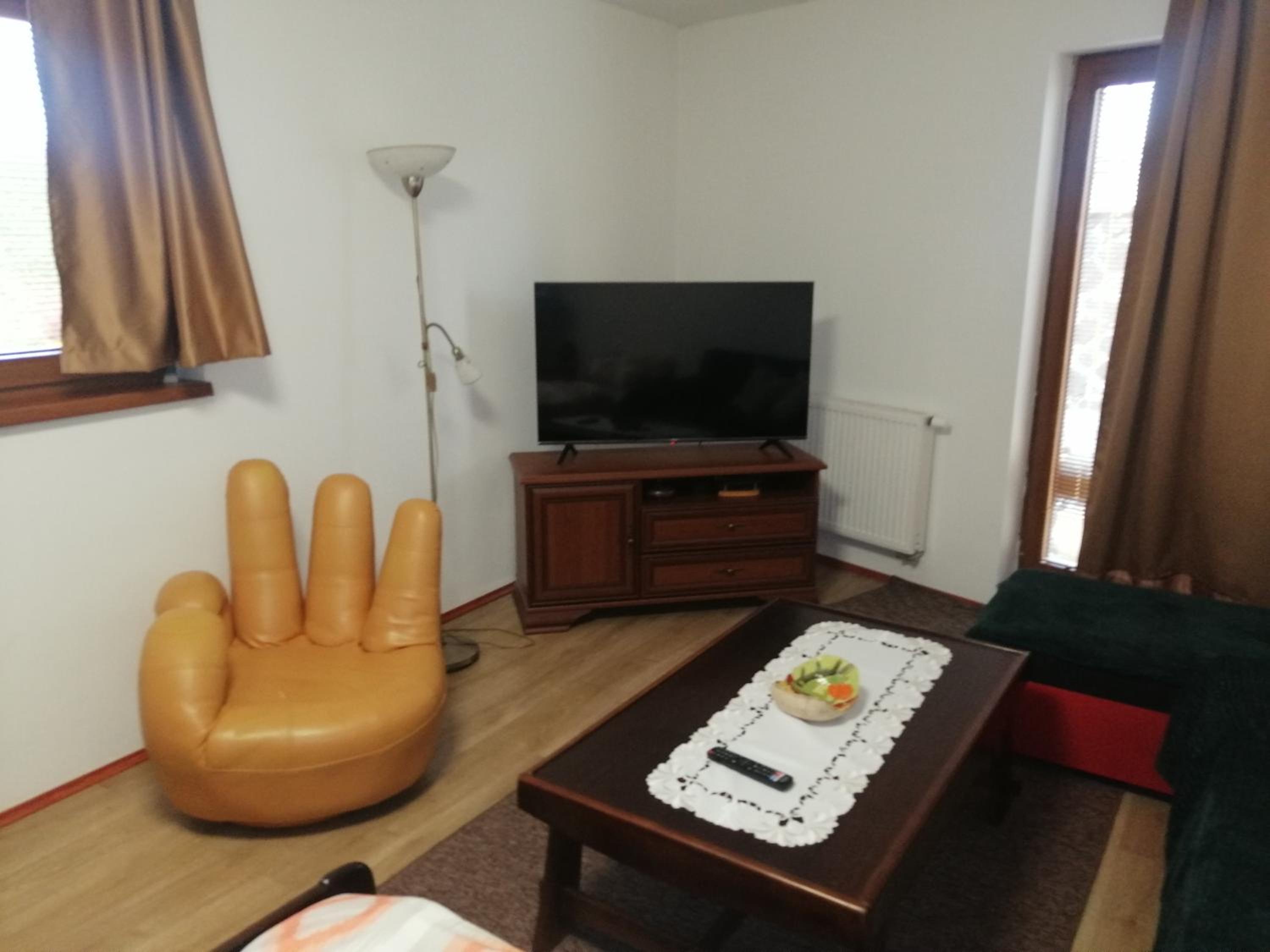 Two-Bedroom House - Photo 8