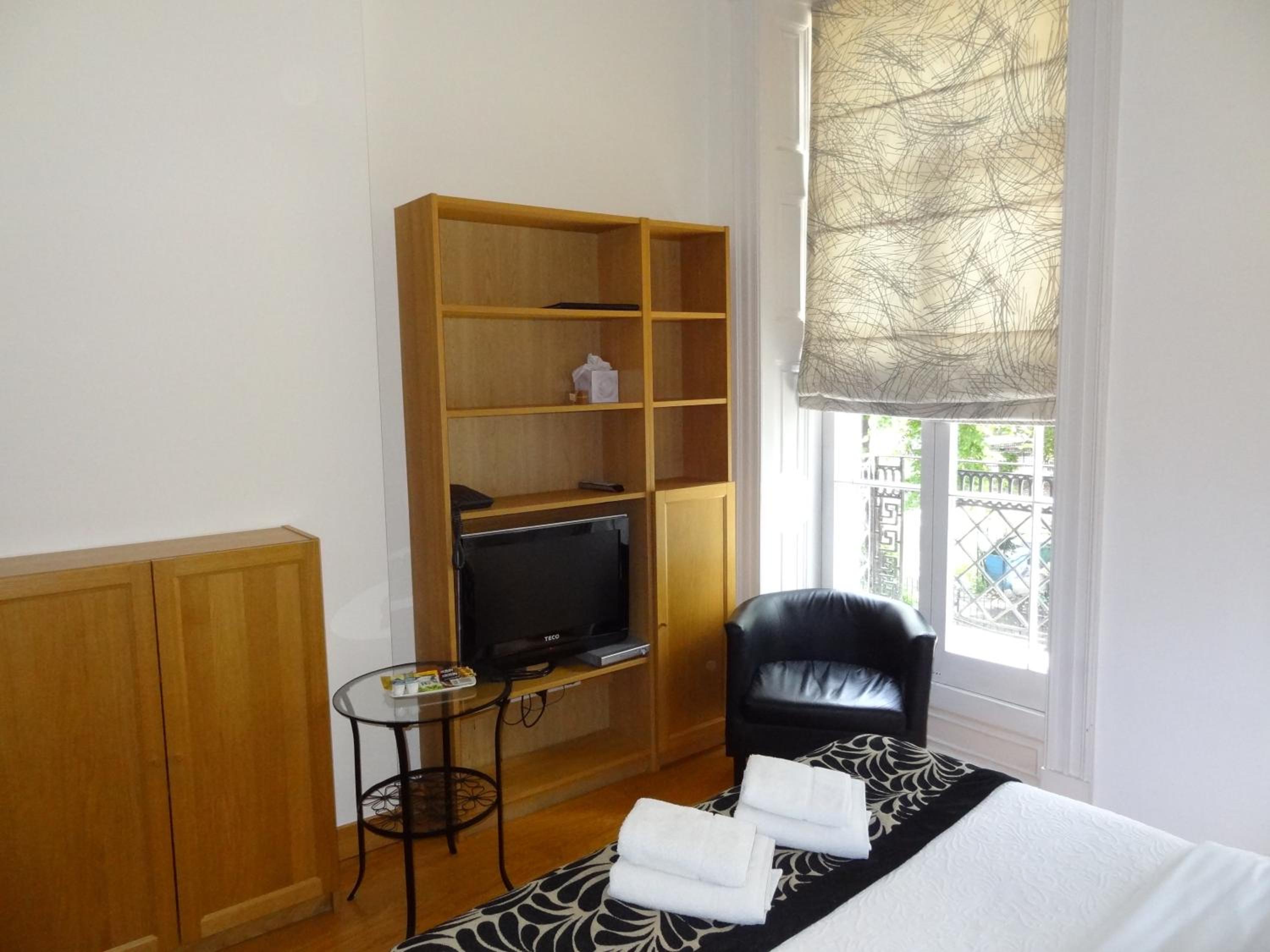 Large Studio with Balcony photo 3