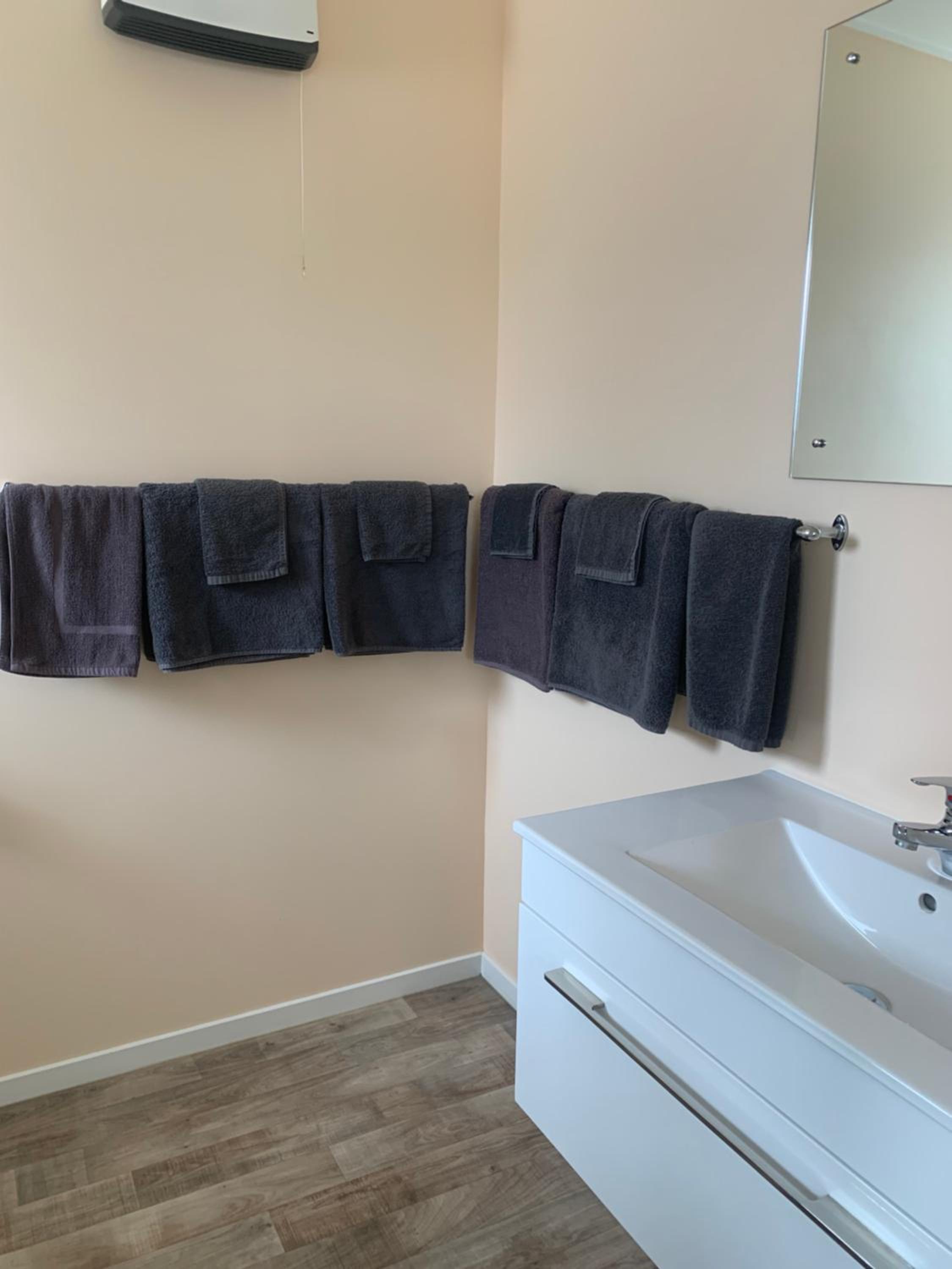 Standard Double Room - Photo 8