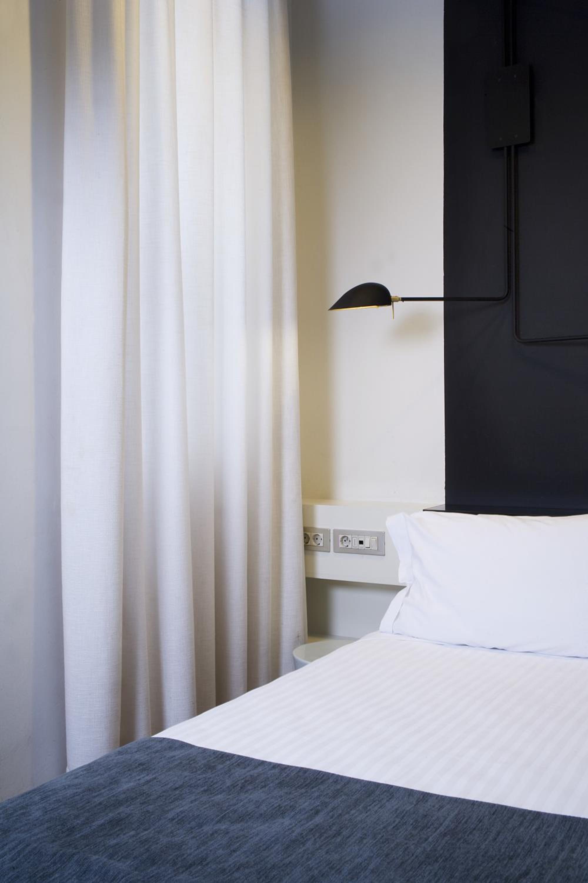 Small Single Room photo 2