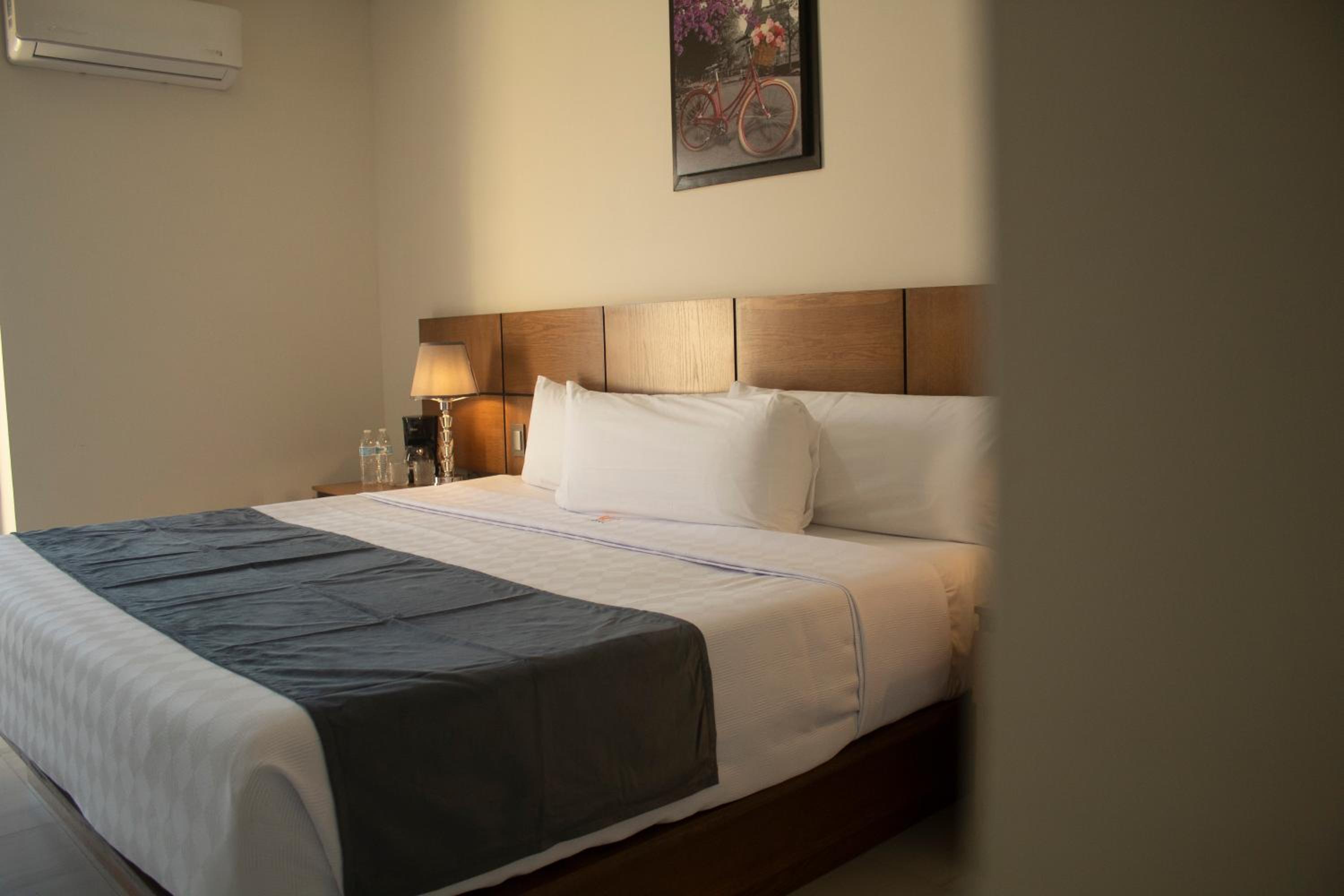 Budget Double Room - Photo 2