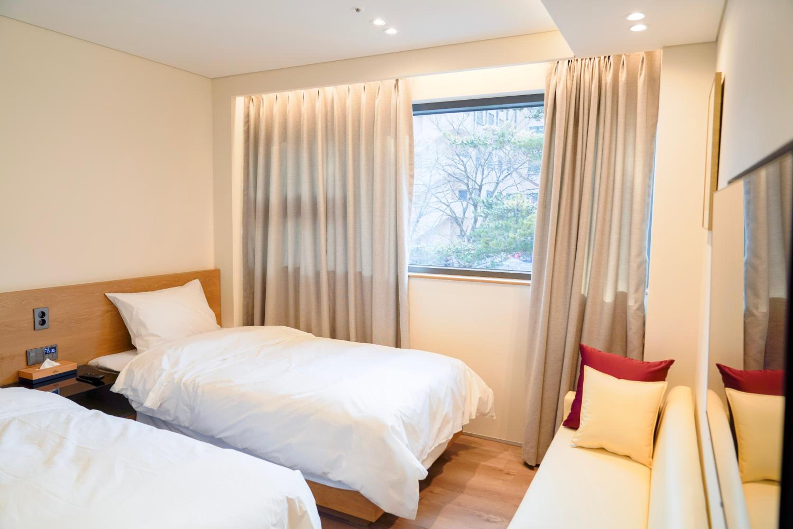 Standard Twin Room - Photo 3