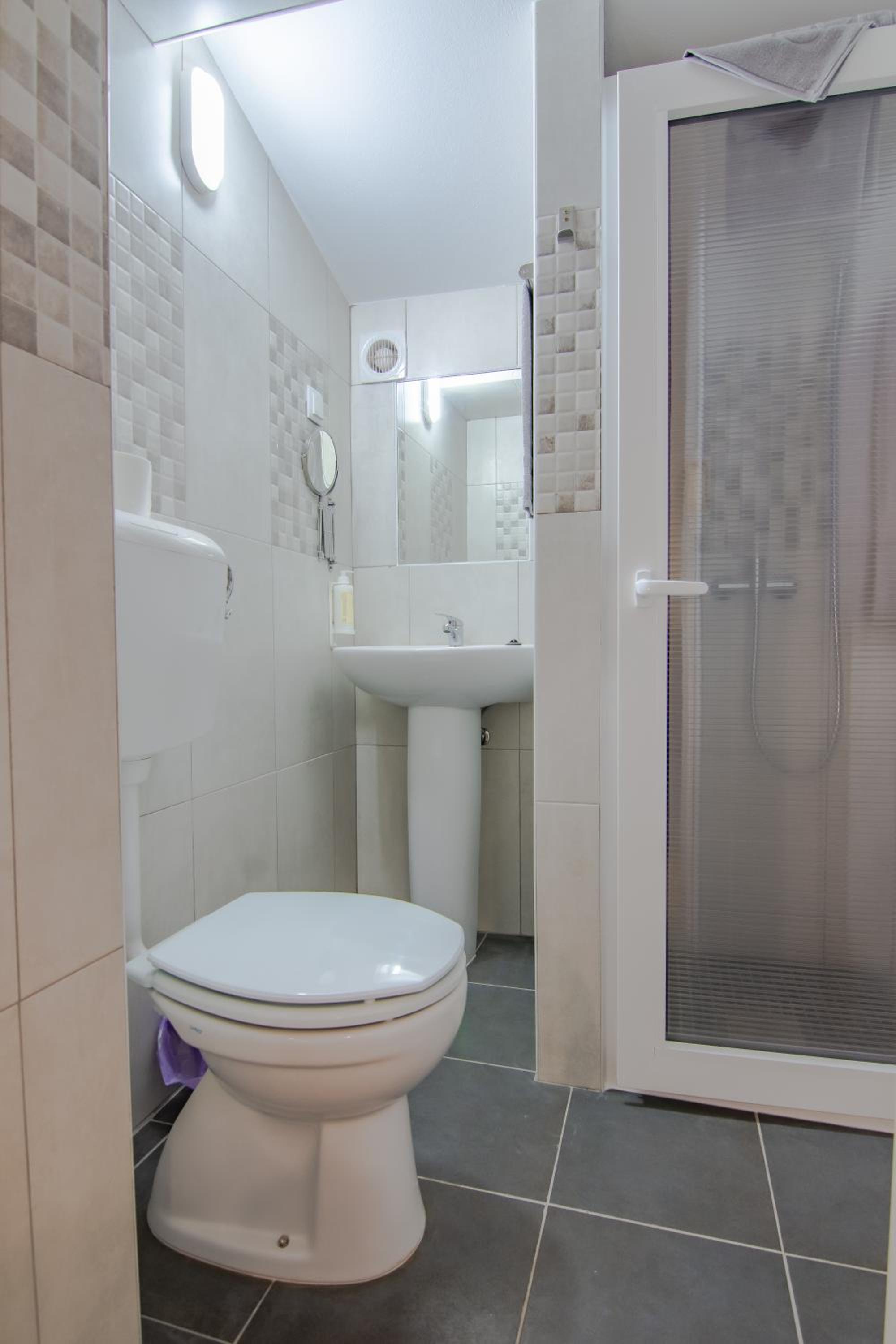 Double or Twin Room with Private Bathroom photo 3