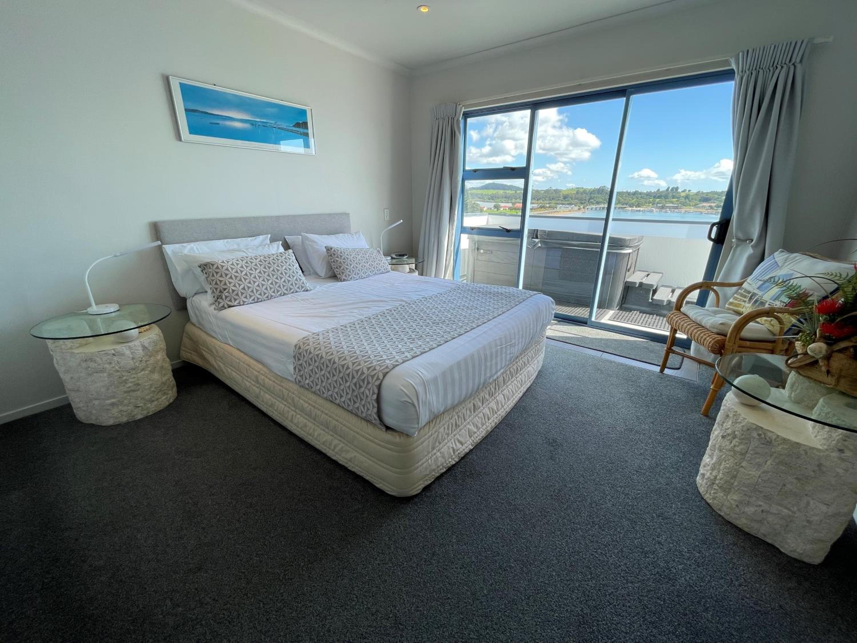 Deluxe Three Bedroom Apartment with Spa photo 2