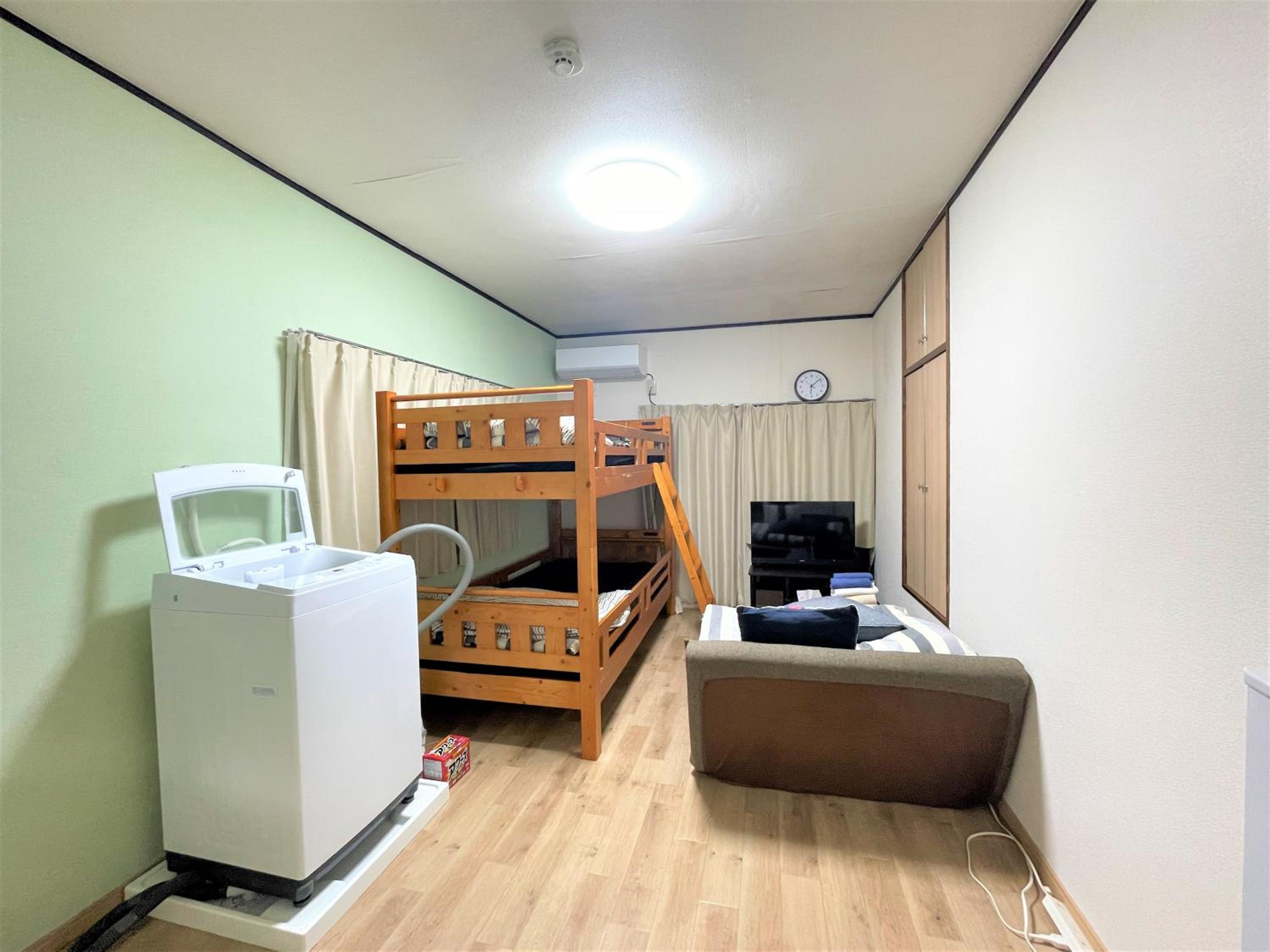 One-Bedroom Apartment photo 1