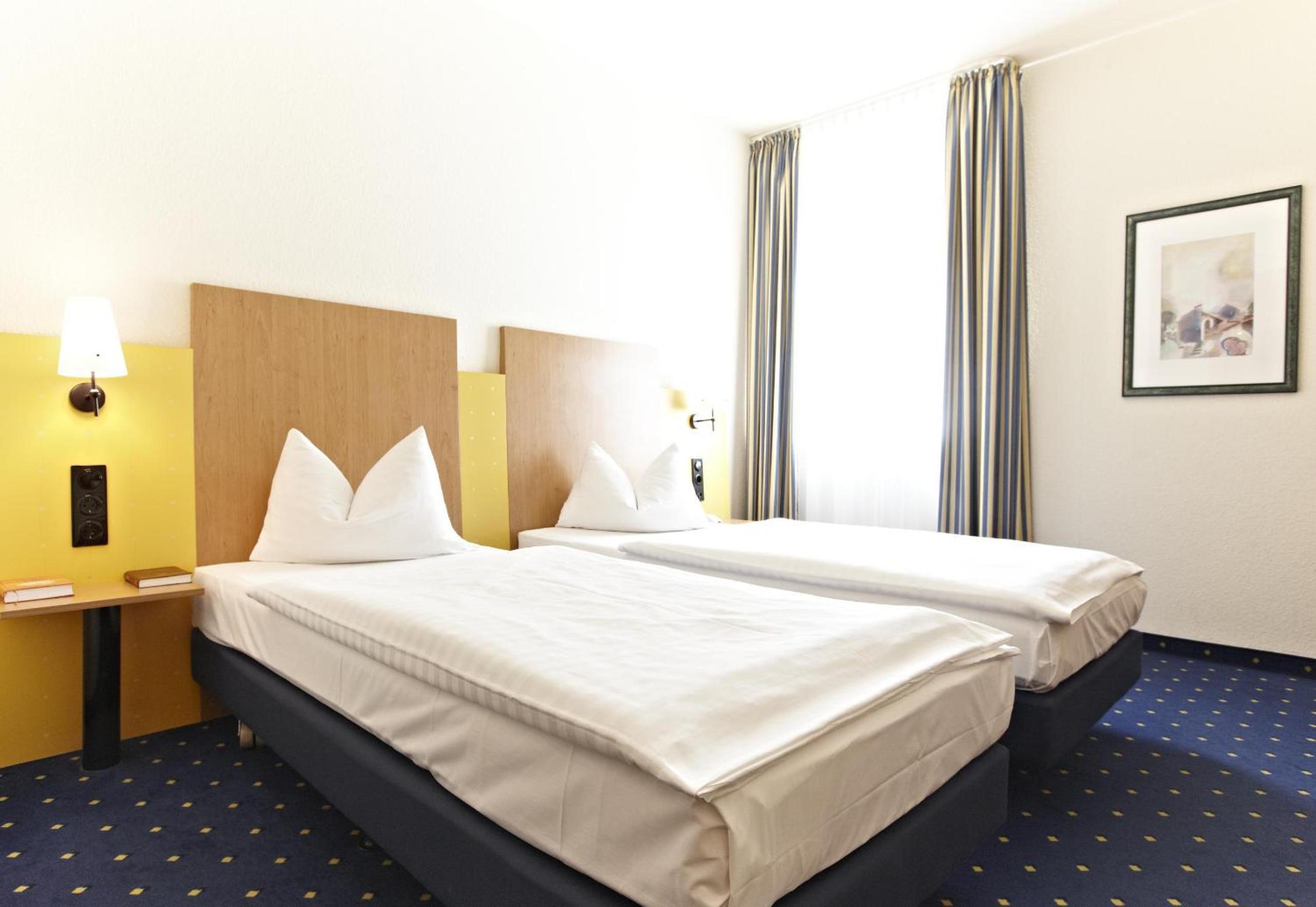 Standard Twin Room - Photo 5