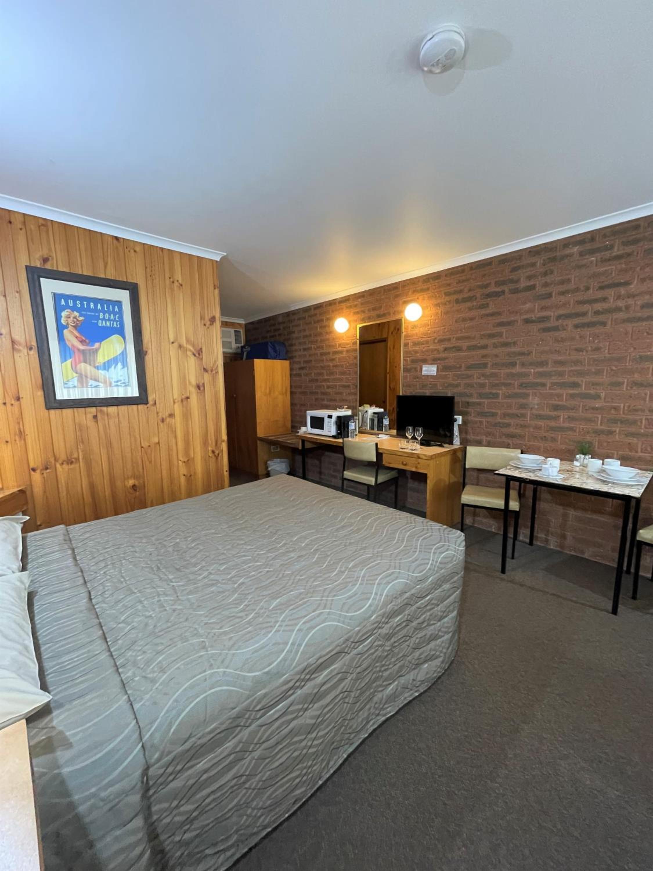 Standard Queen Room