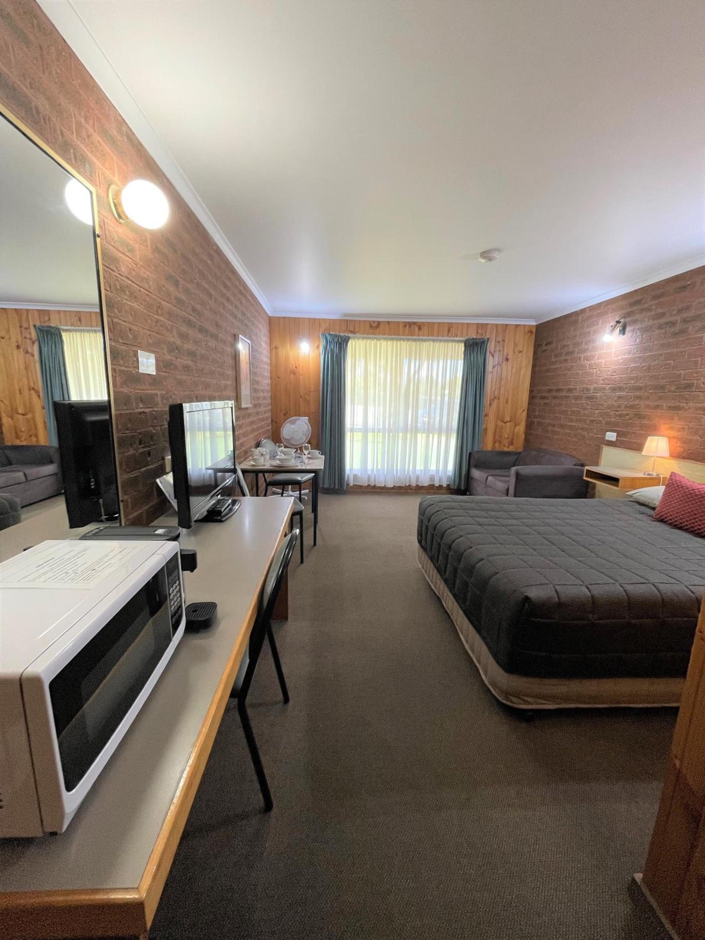 Deluxe Queen Room