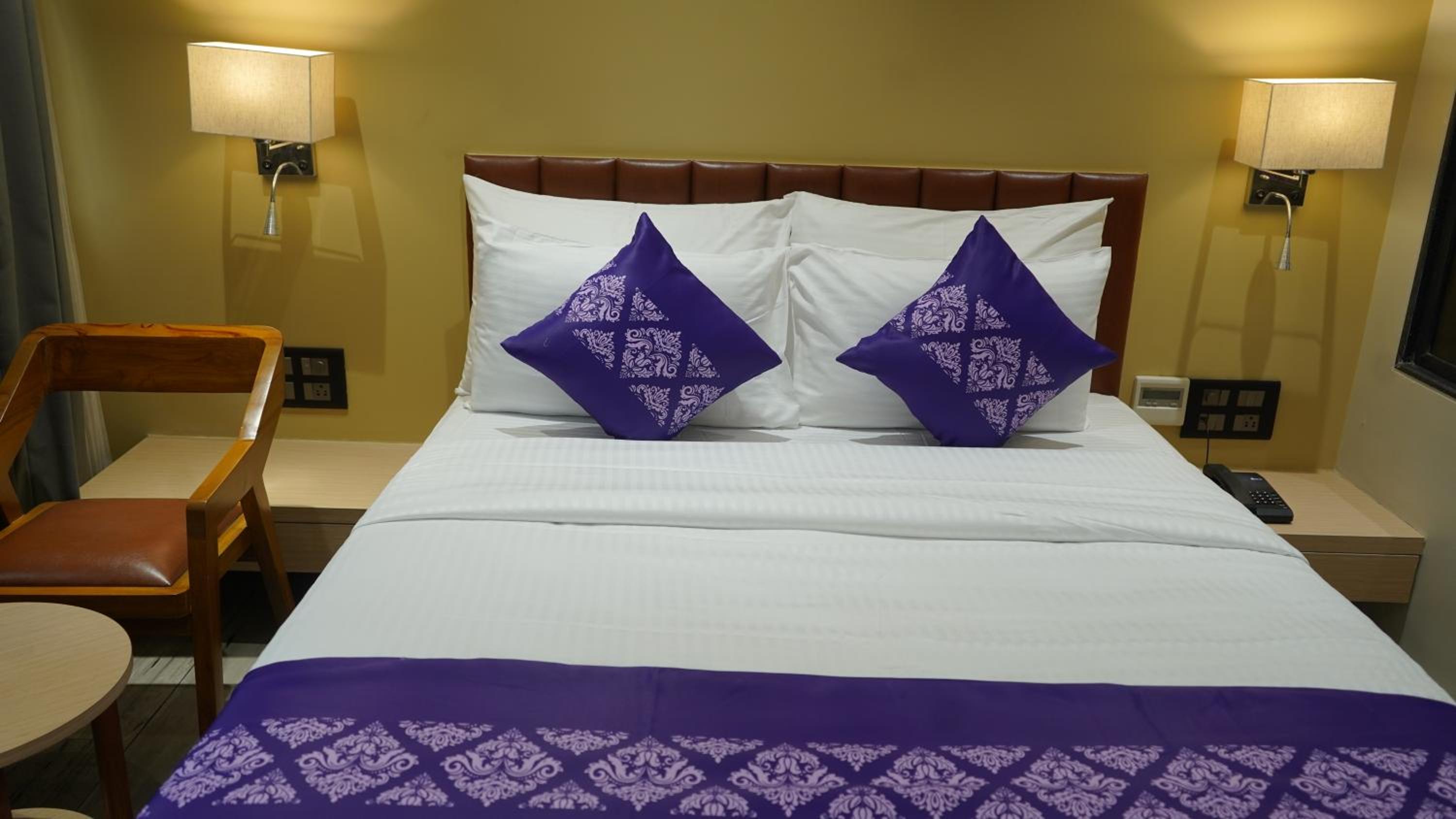 Deluxe Room with Queen or Twin Beds - Non-Smoking photo 1