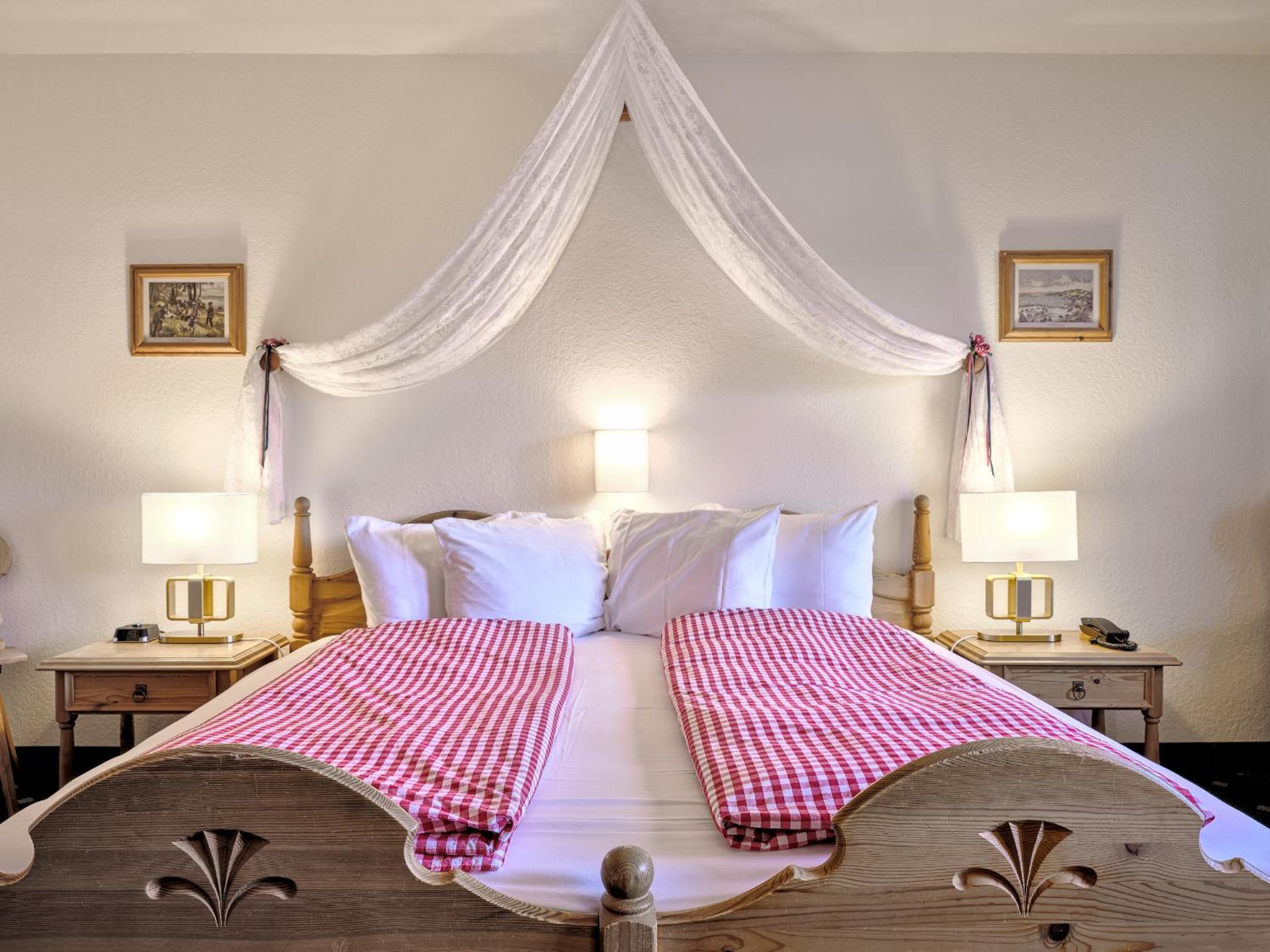 Deluxe King Room with Balcony photo 2