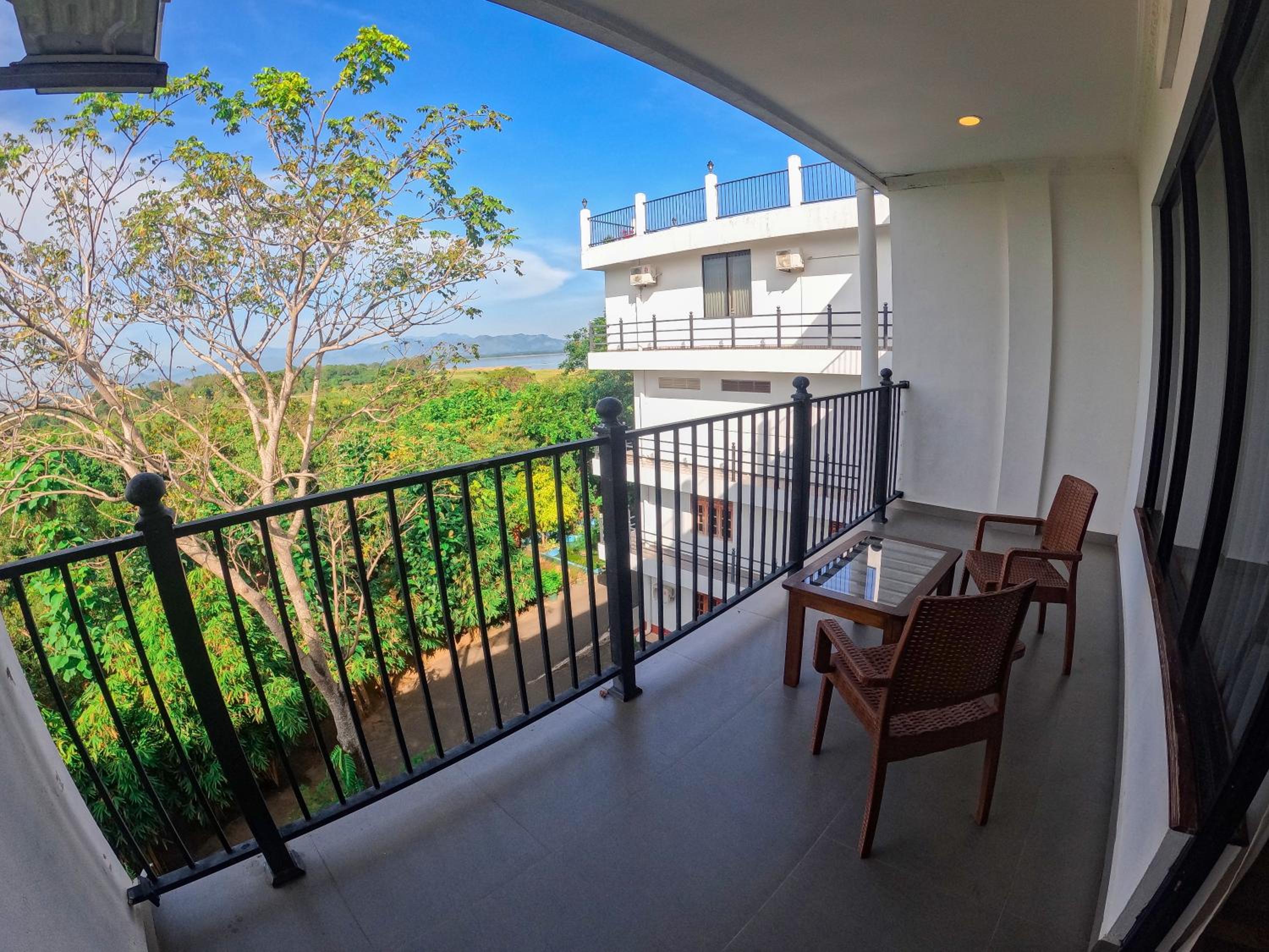 Superior Deluxe Room with Lake View photo 3