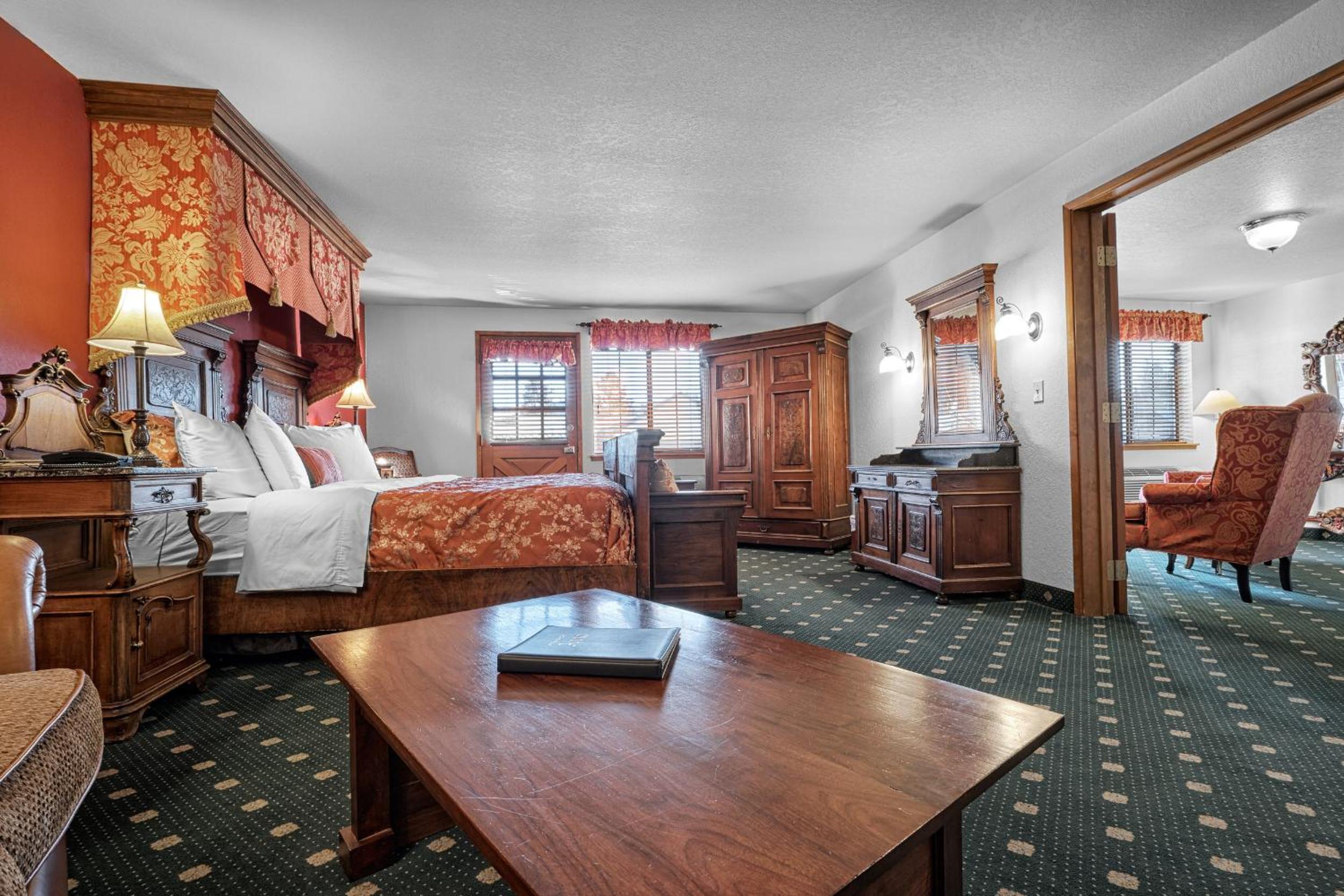 Deluxe Suite photo 2
