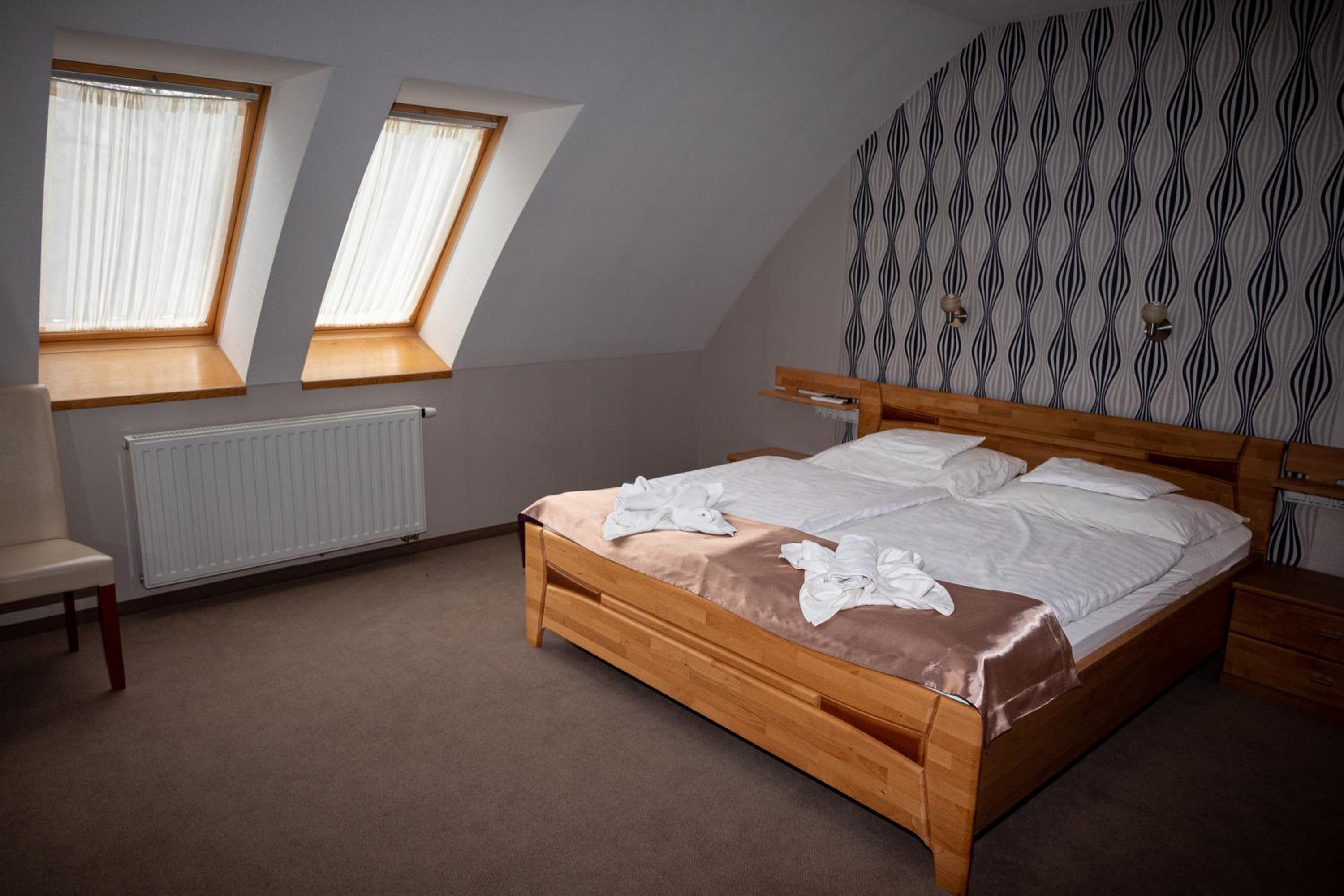 Deluxe Room (2 Adults + 1 Child) photo 1