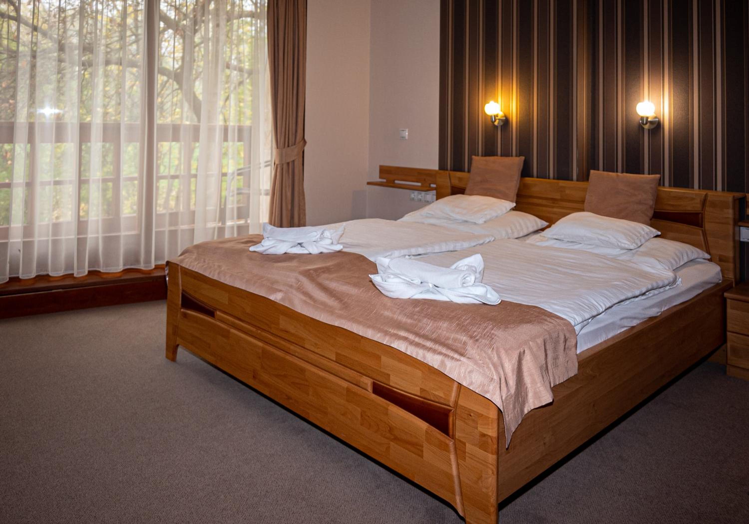 Deluxe Room (2 Adults + 1 Child) photo 3