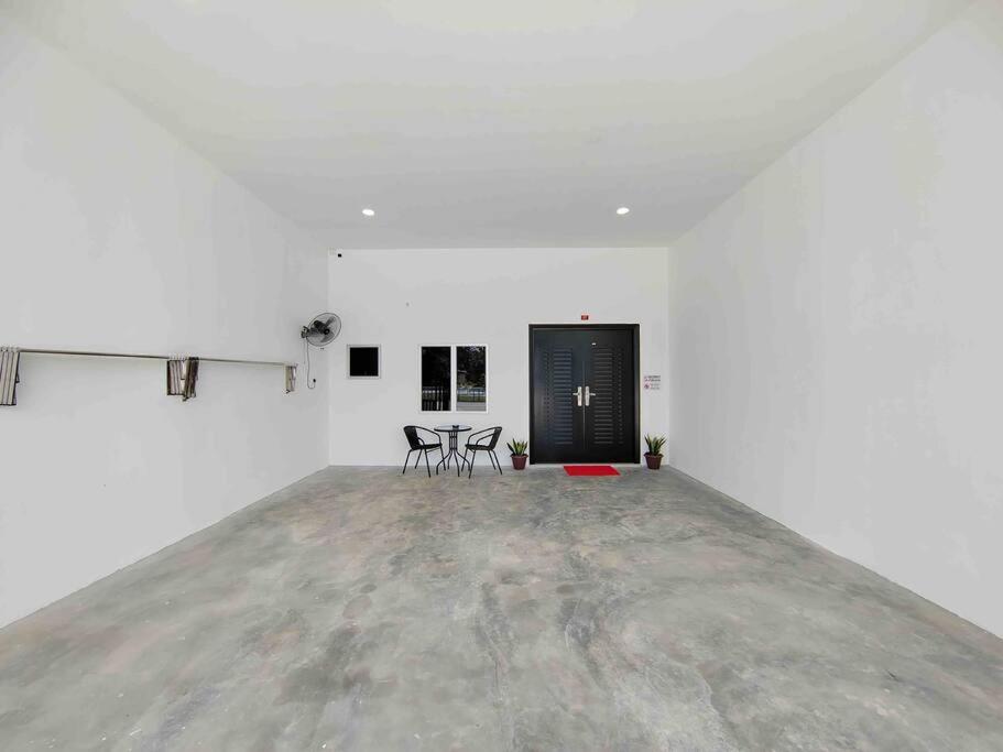 Three-Bedroom House photo 2