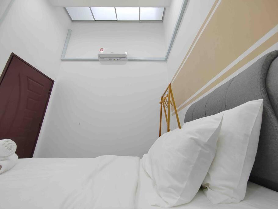 Three-Bedroom House photo 3