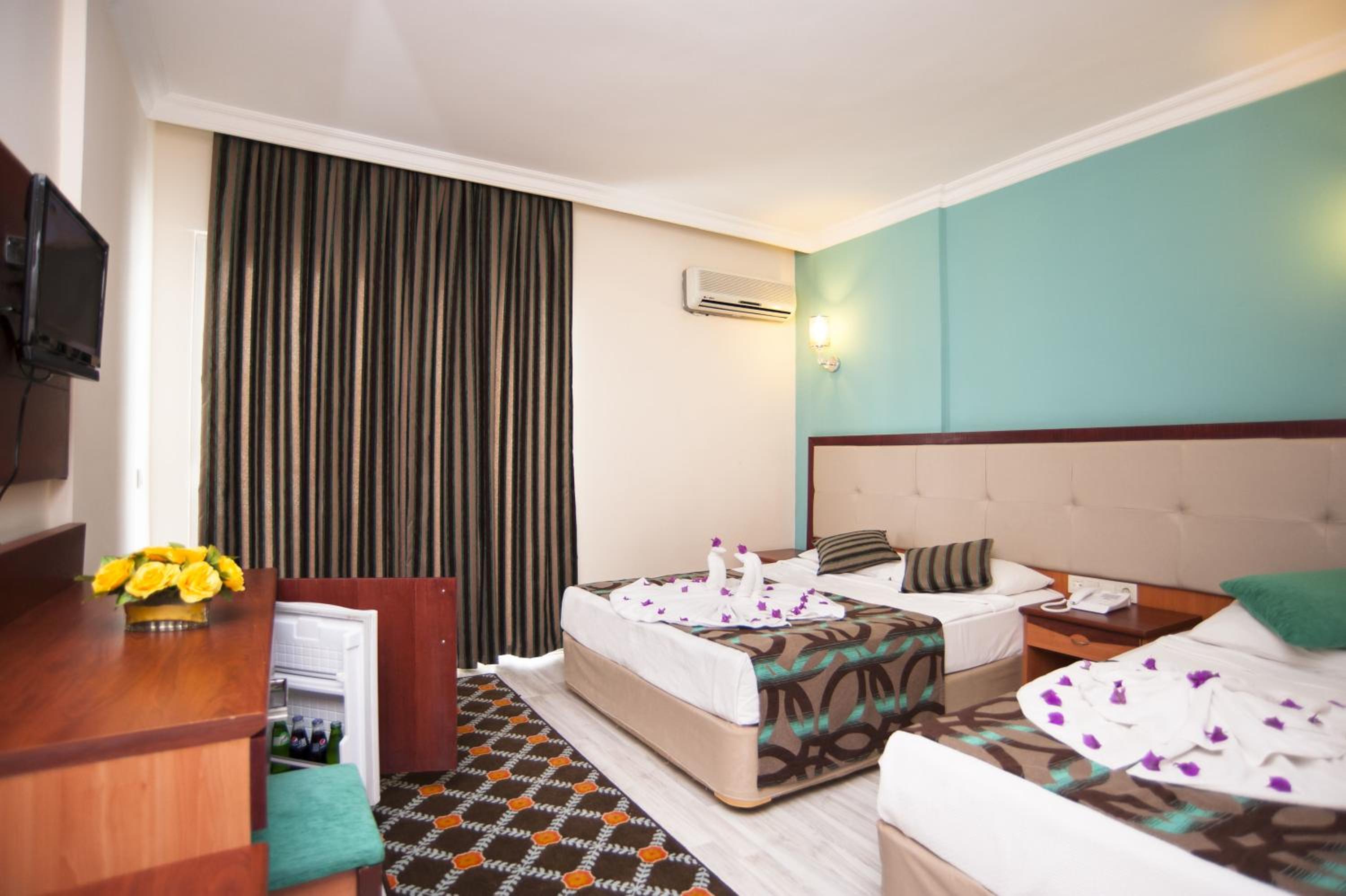 Double or Twin Room with Sea View