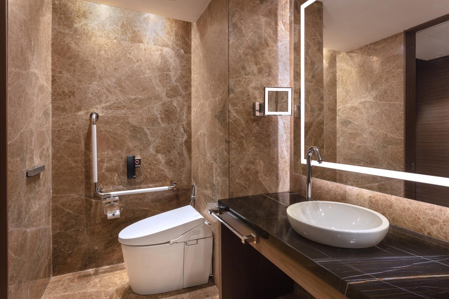 Sheraton Club King Bed with Club lounge access - Photo 2