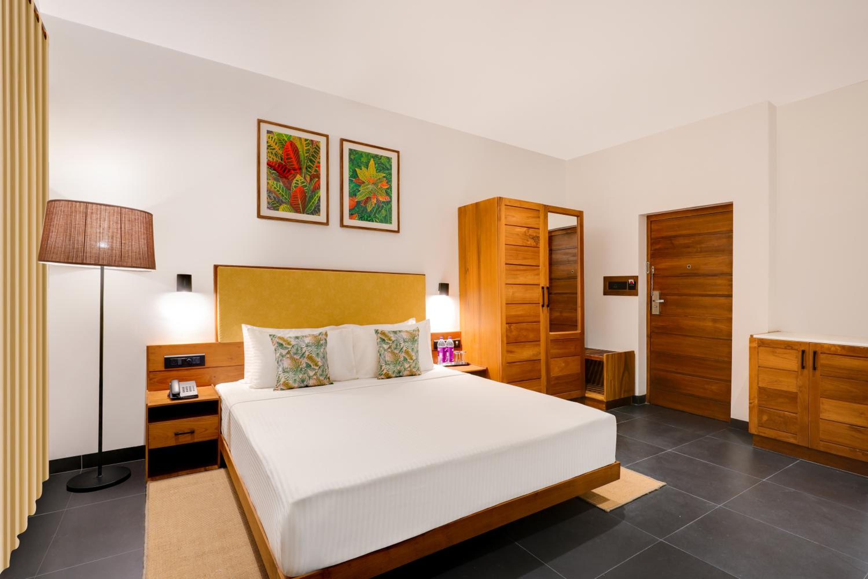 Deluxe King Room - Photo 6