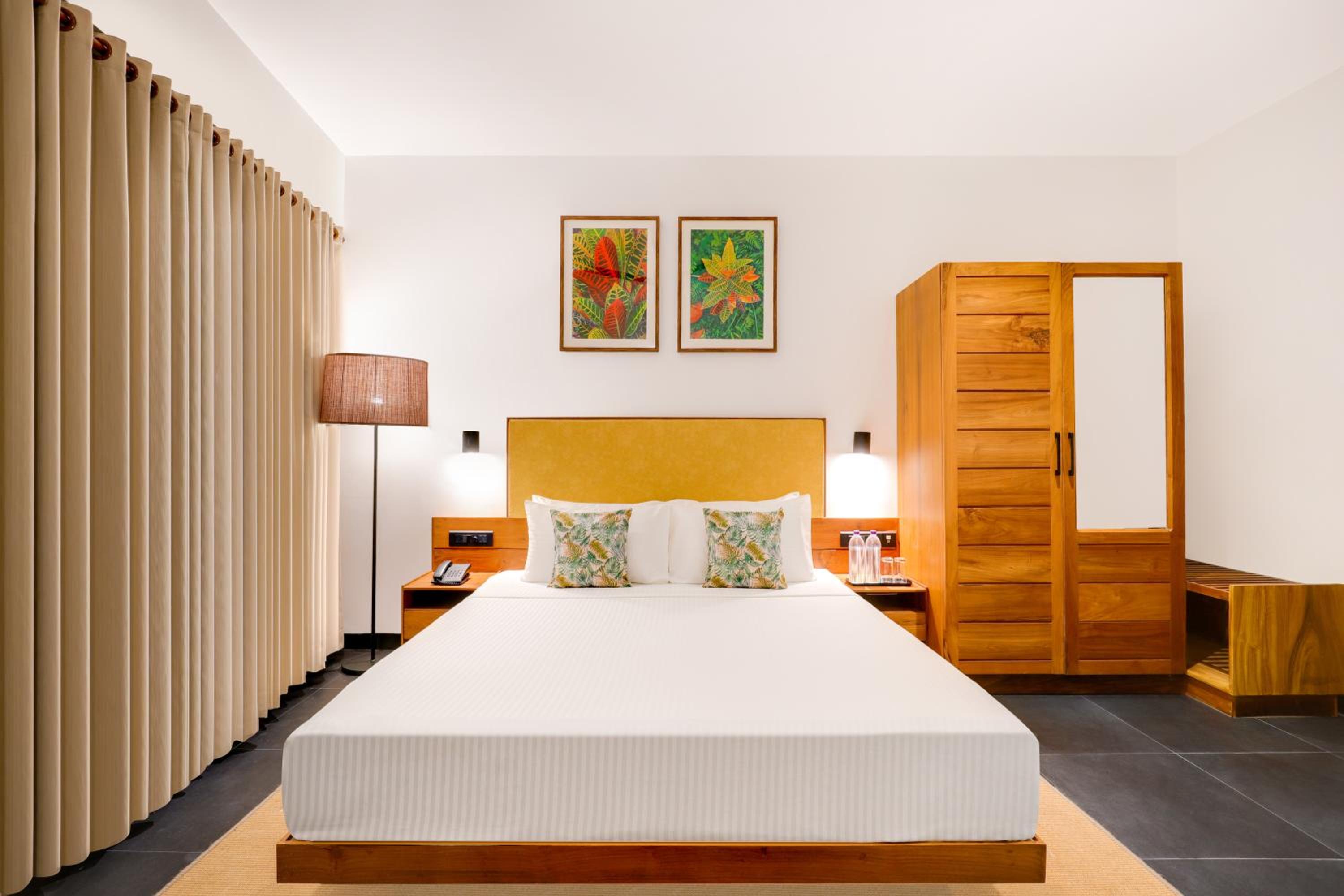 Deluxe King Room - Photo 1