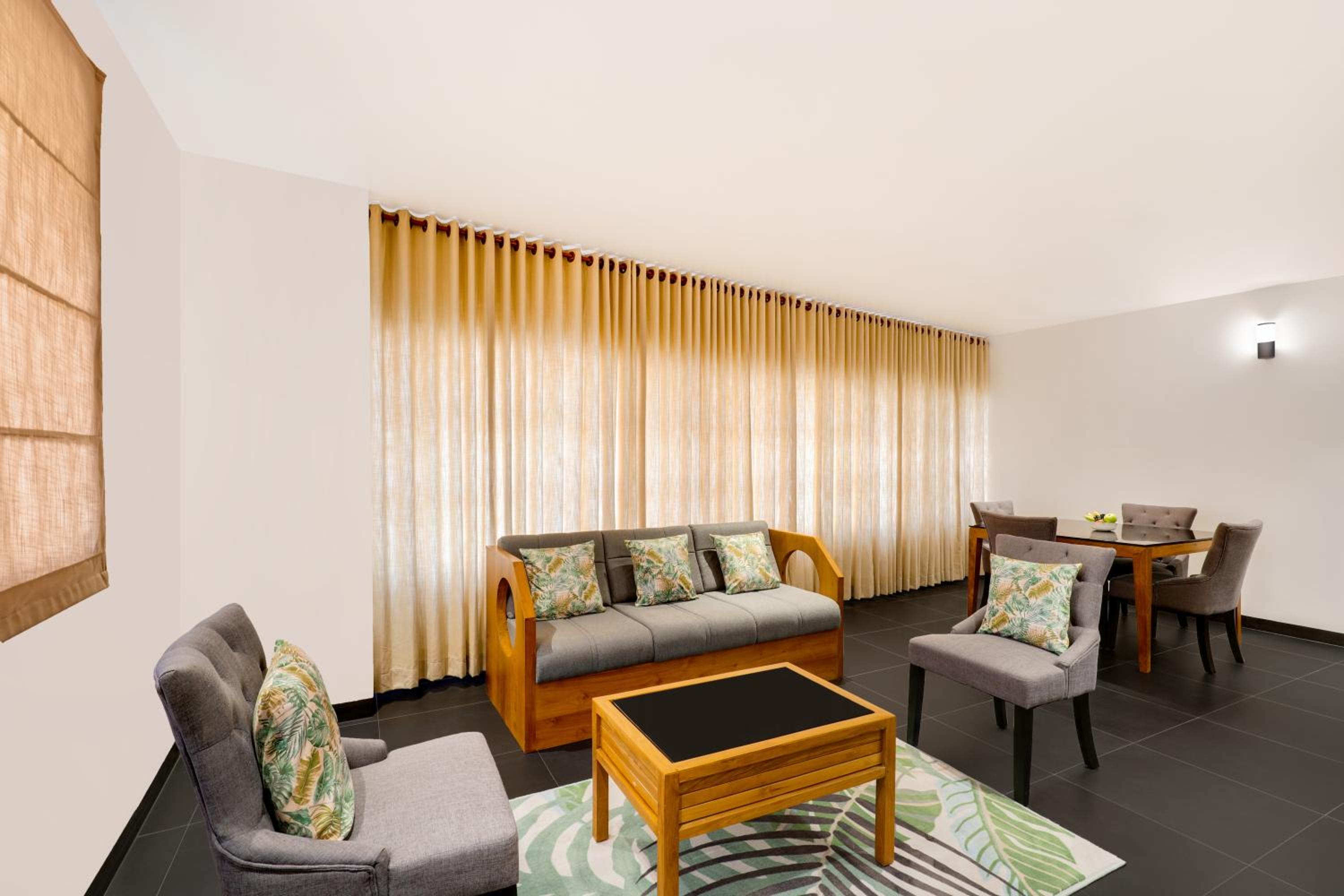 Deluxe Suite - Photo 5