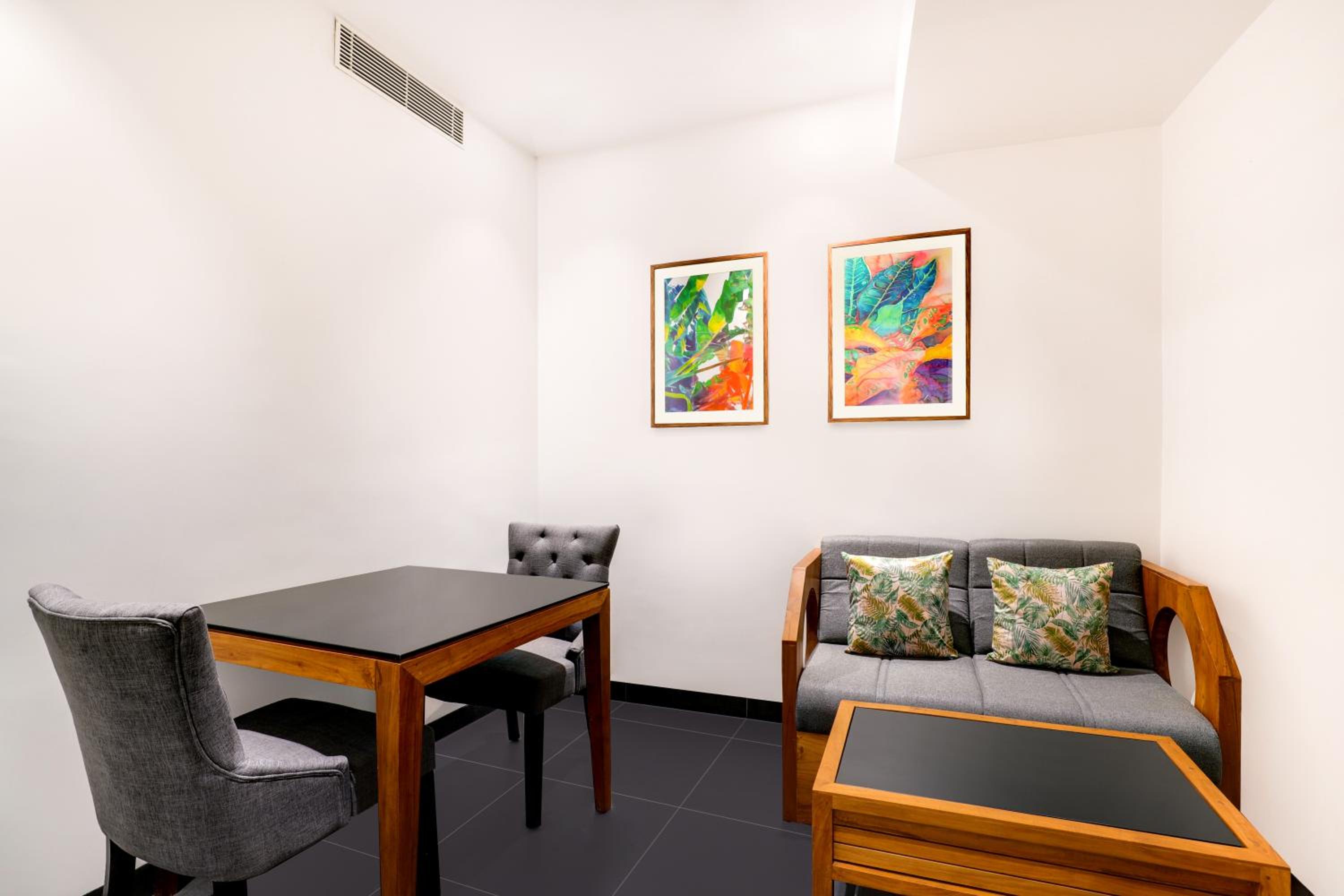 Deluxe King Room - Photo 5