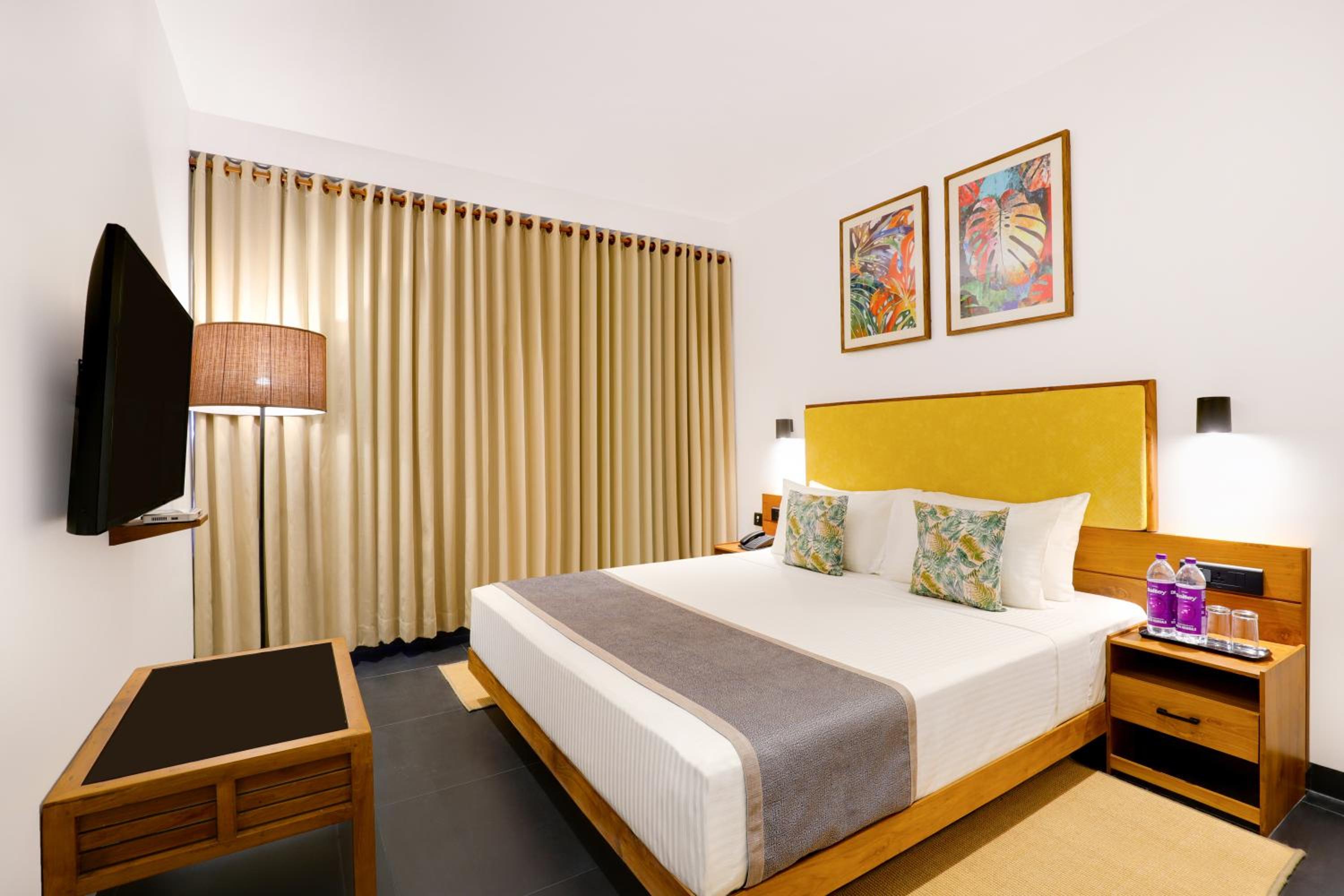 Executive Suite - Photo 5