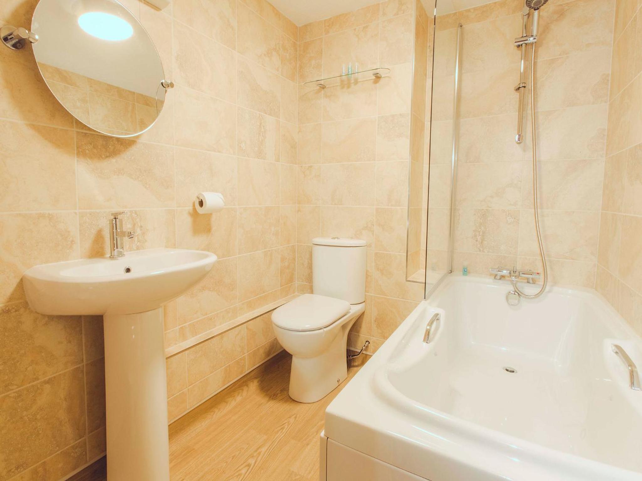 Double or Twin Room with Bathroom - Photo 10