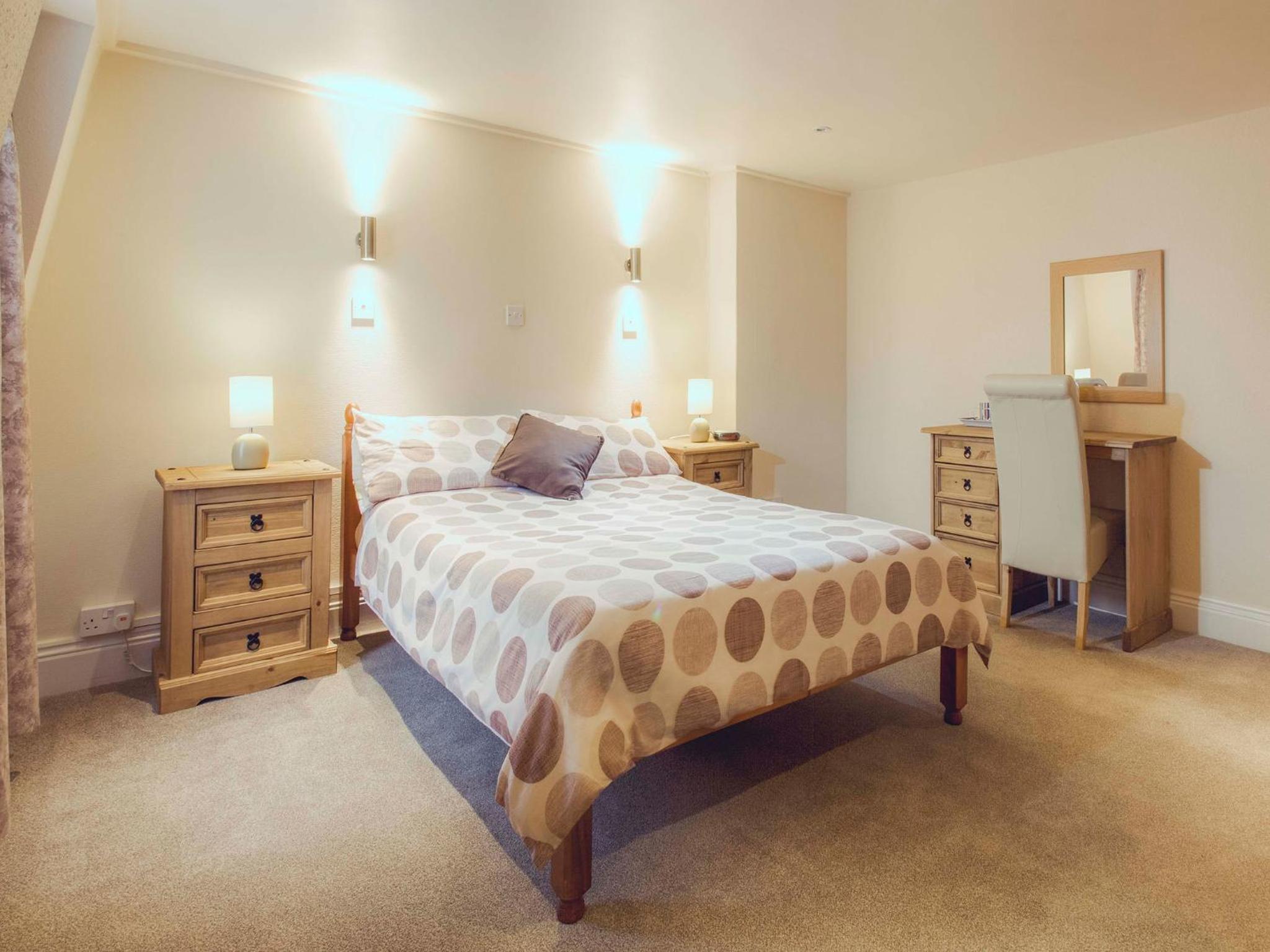 Double or Twin Room with Bathroom - Photo 6