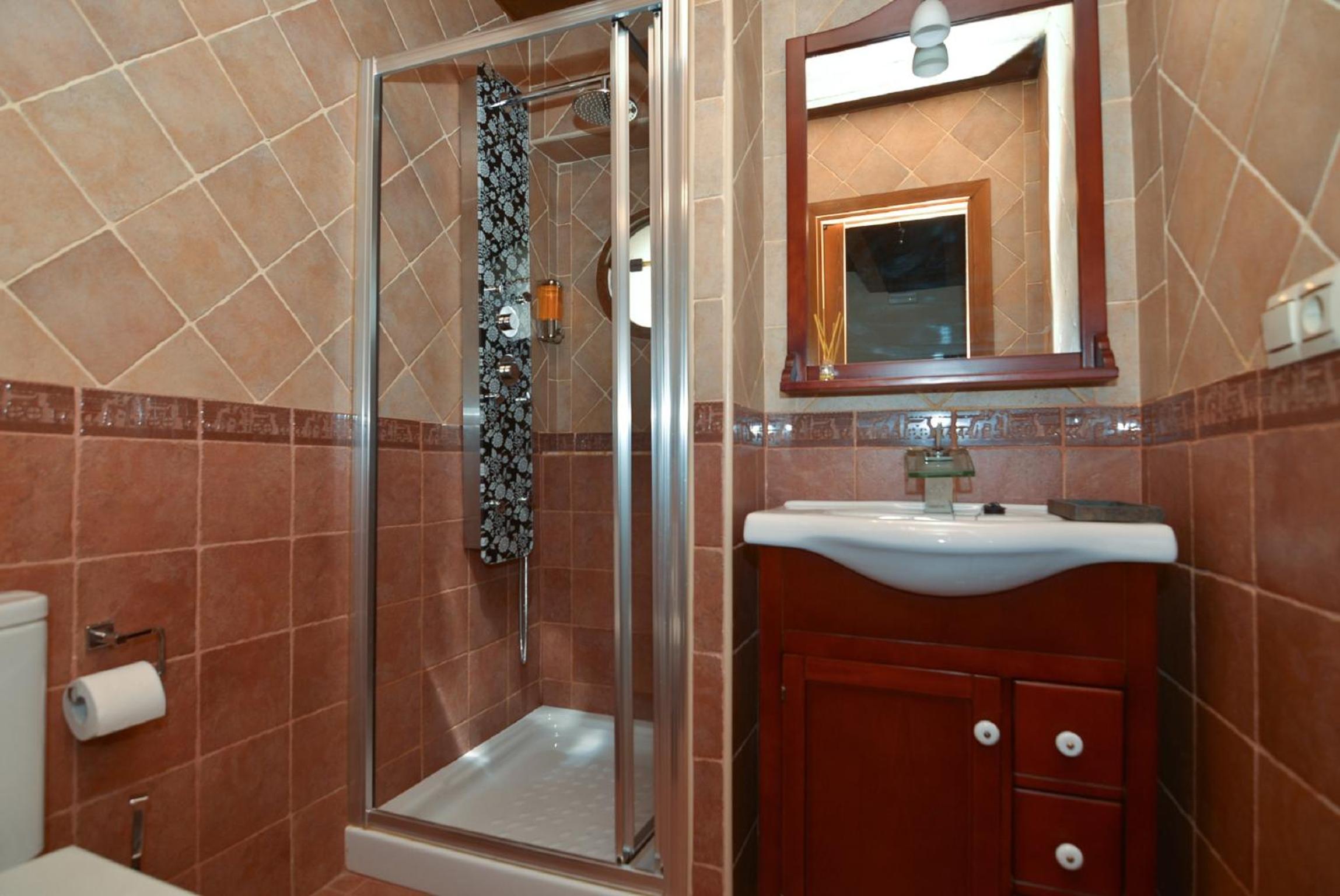 Deluxe Two-Bedroom Apartment - Photo 41