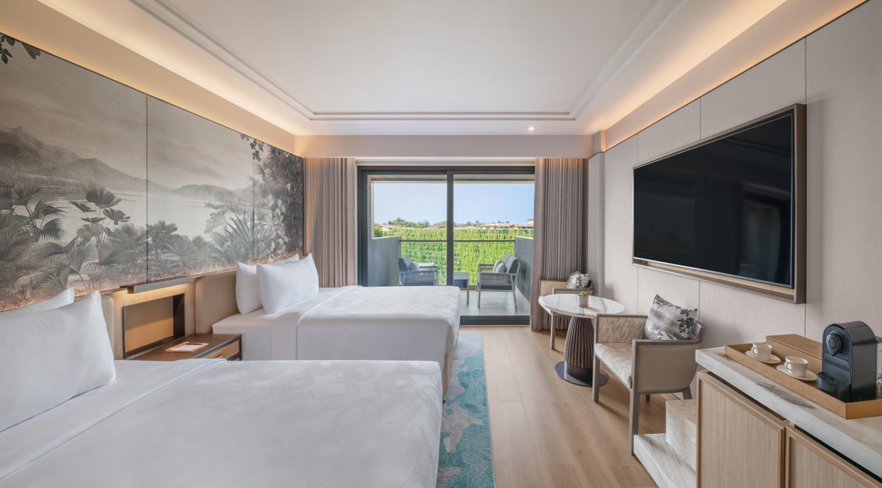Luxury Tropical Twin Room with Balcony and Forest View - Photo 2