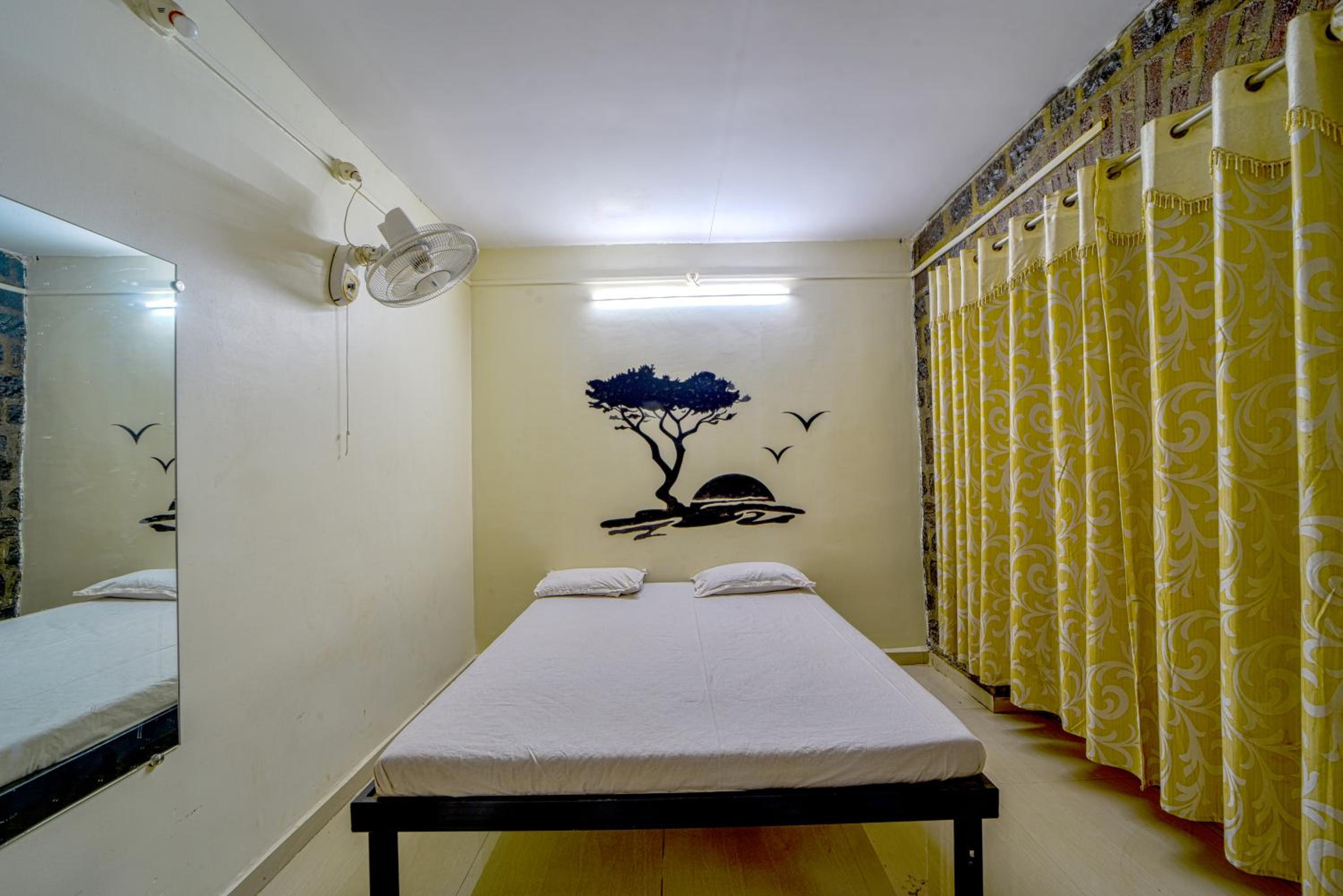 Standard Double Room with Fan photo 3