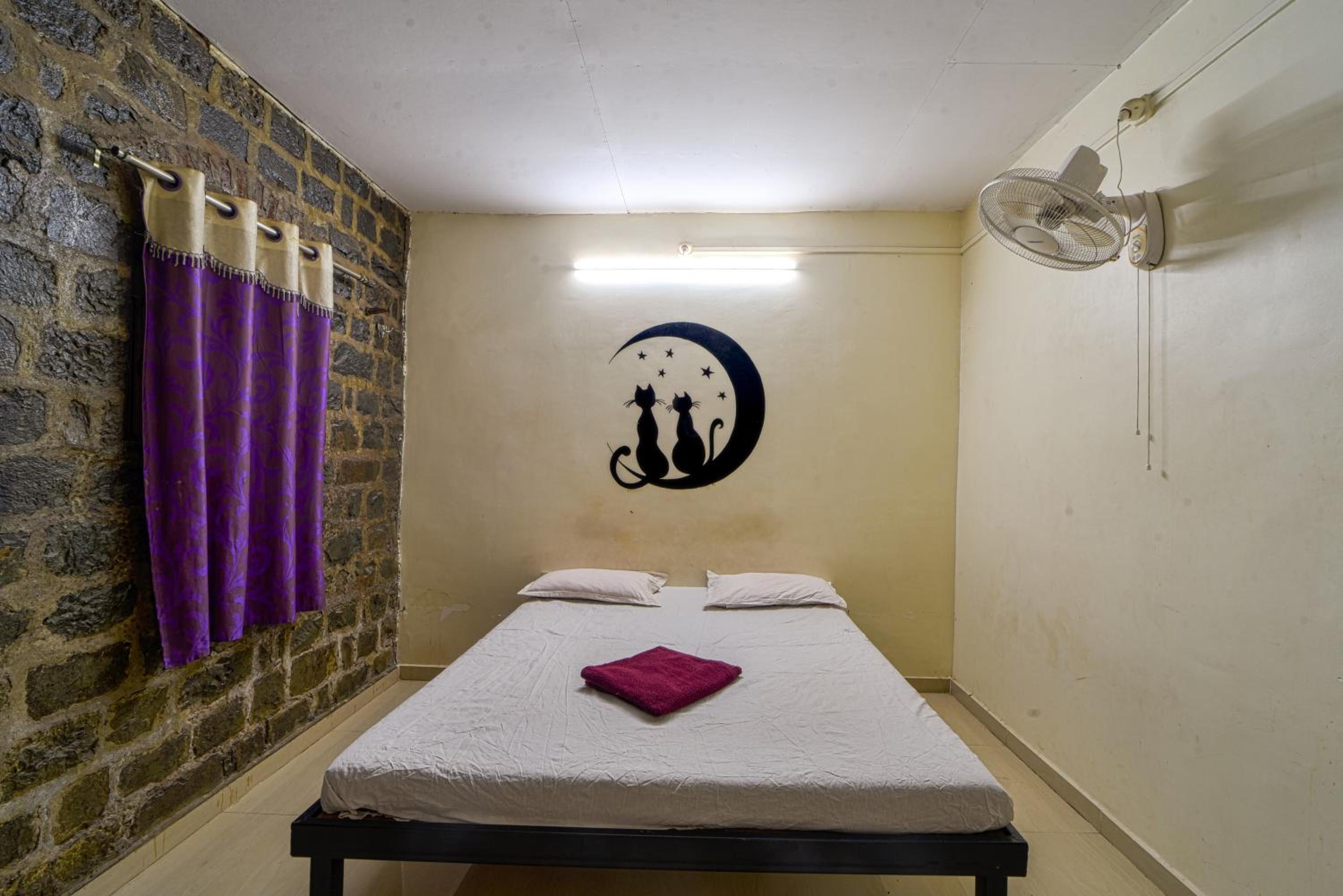 Standard Double Room with Fan photo 2