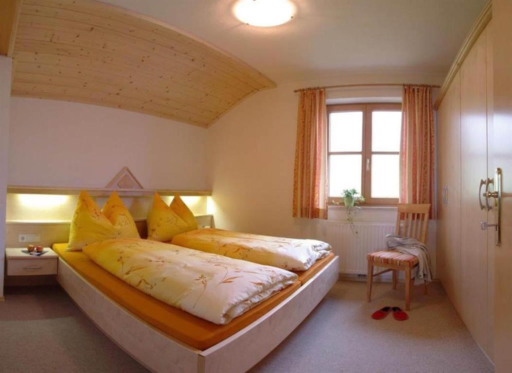 One-Bedroom Apartment with Shower photo 1