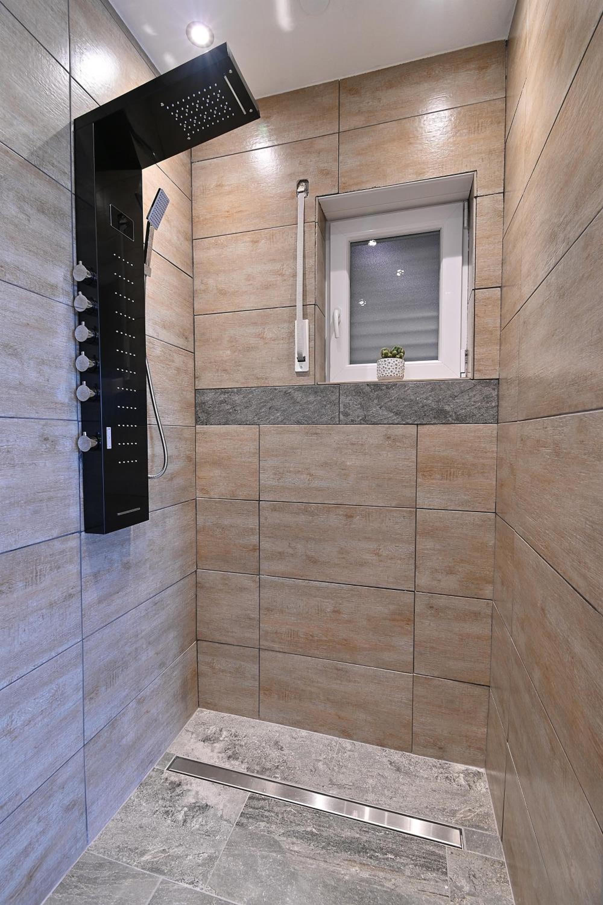 Apartment with Shower photo 3