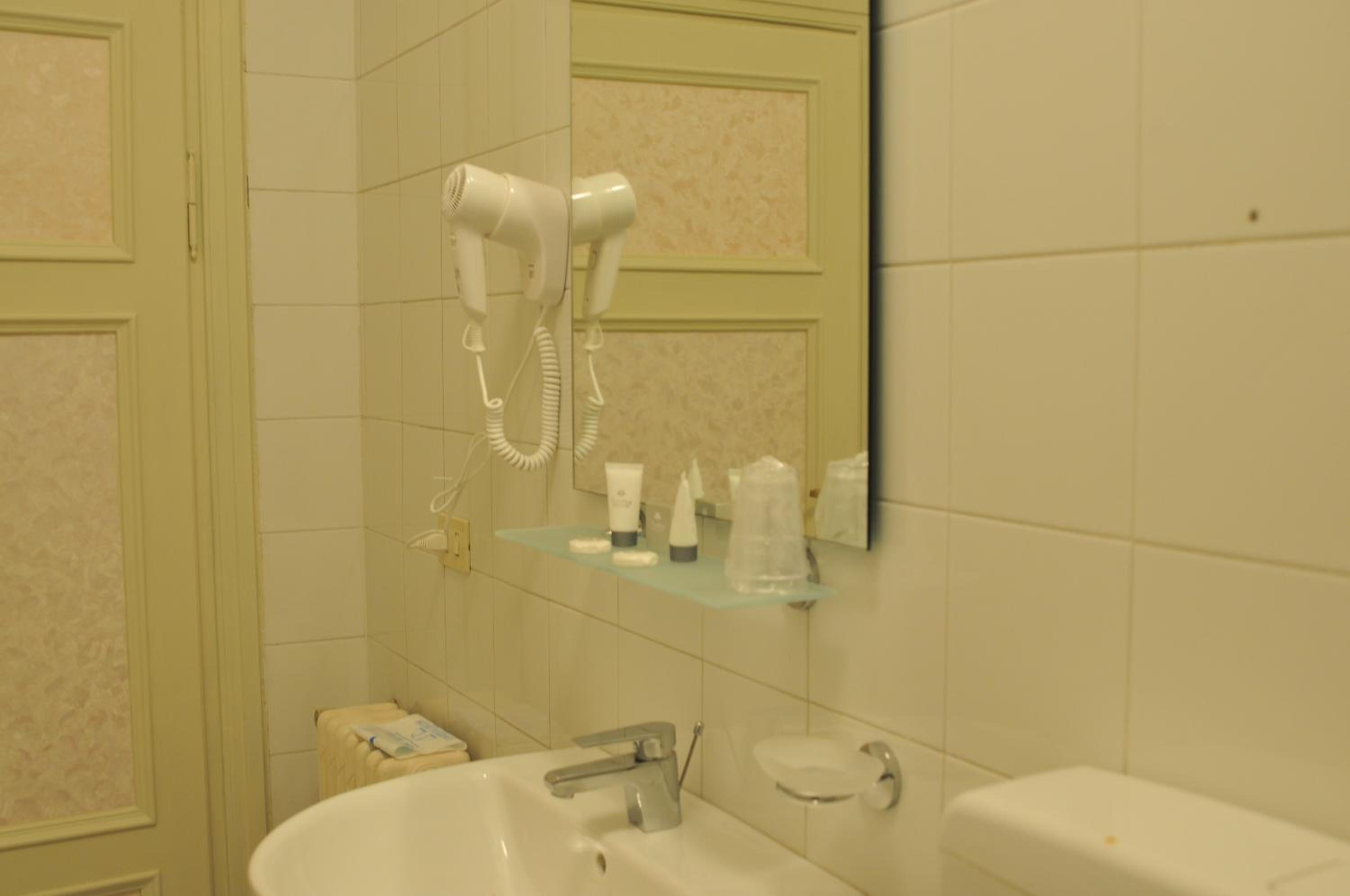 Single Room photo 3