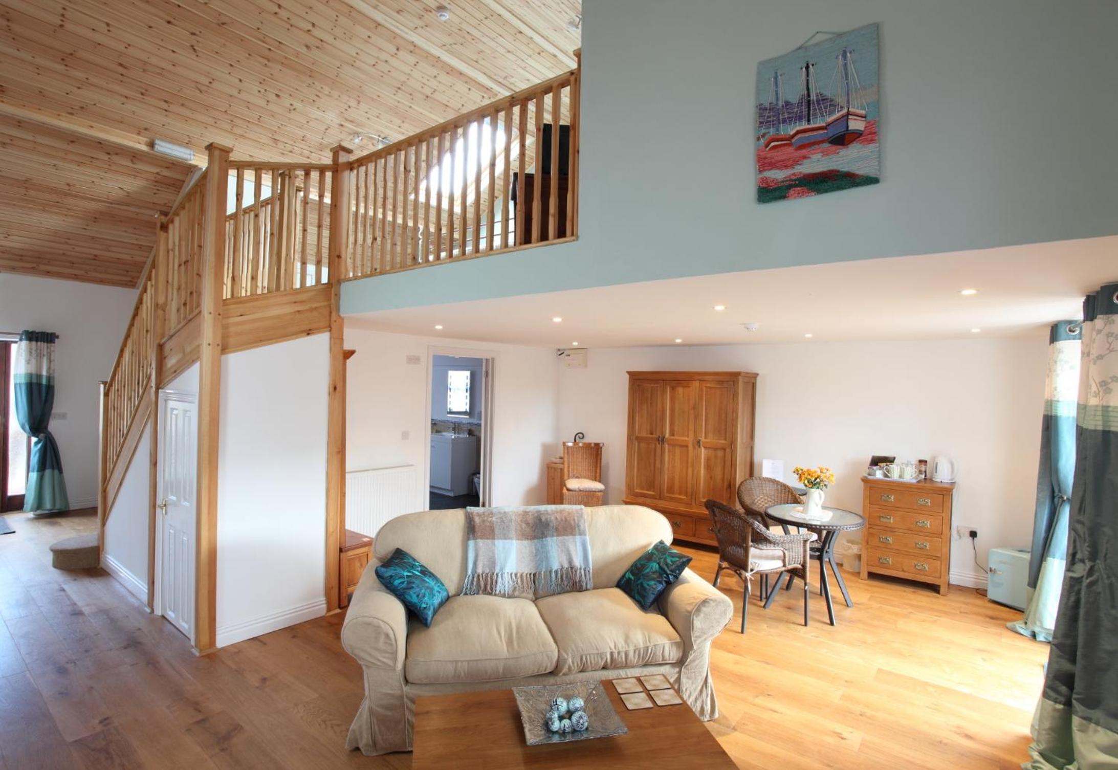 Suite - Photo 1