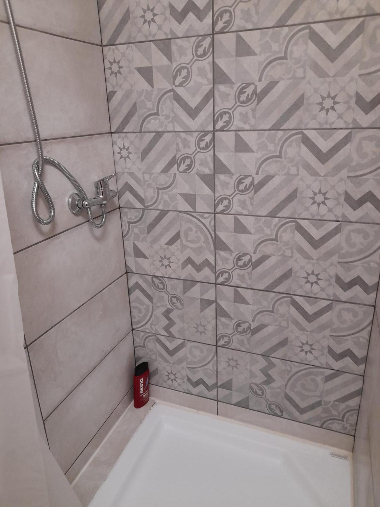 Double or Twin Room with Bathroom - Photo 8