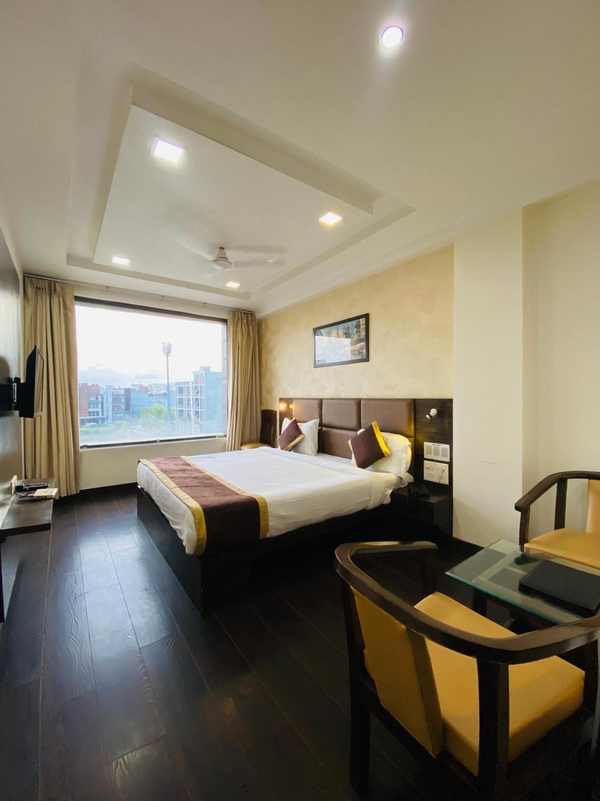Superior King Room photo 2
