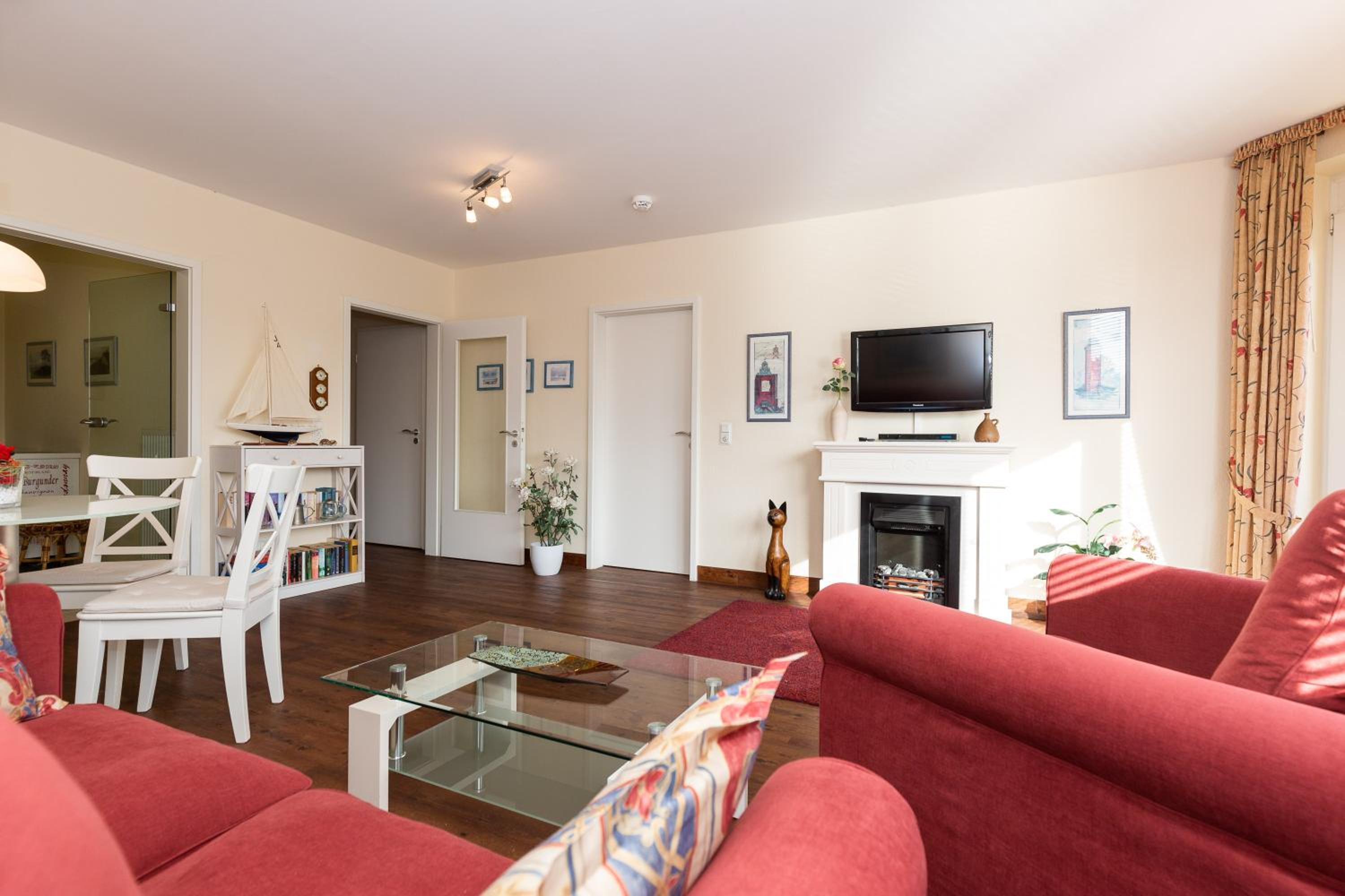 Apartment with Balcony photo 3