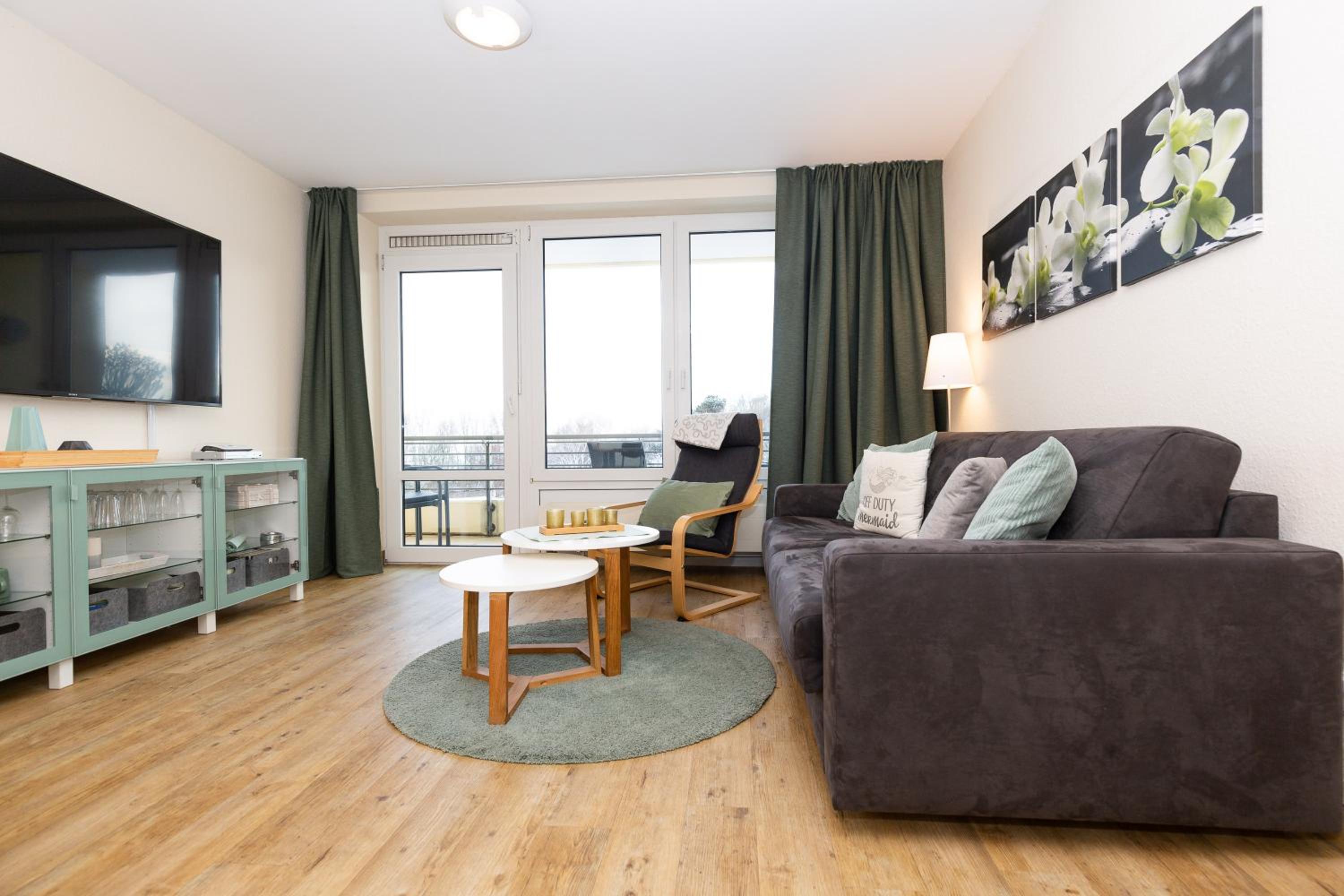 Apartment with Balcony photo 1