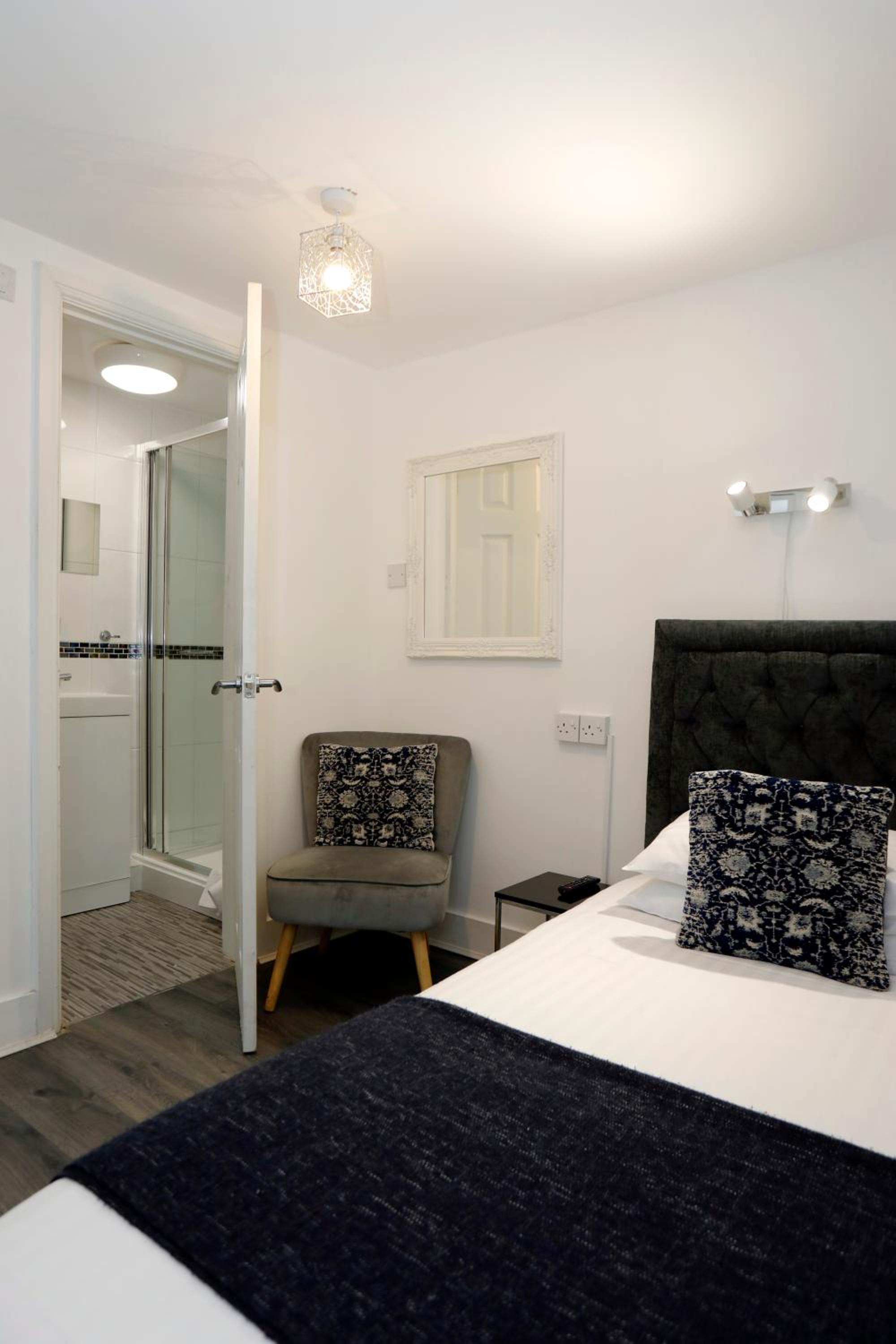 Deluxe Single Room photo 3