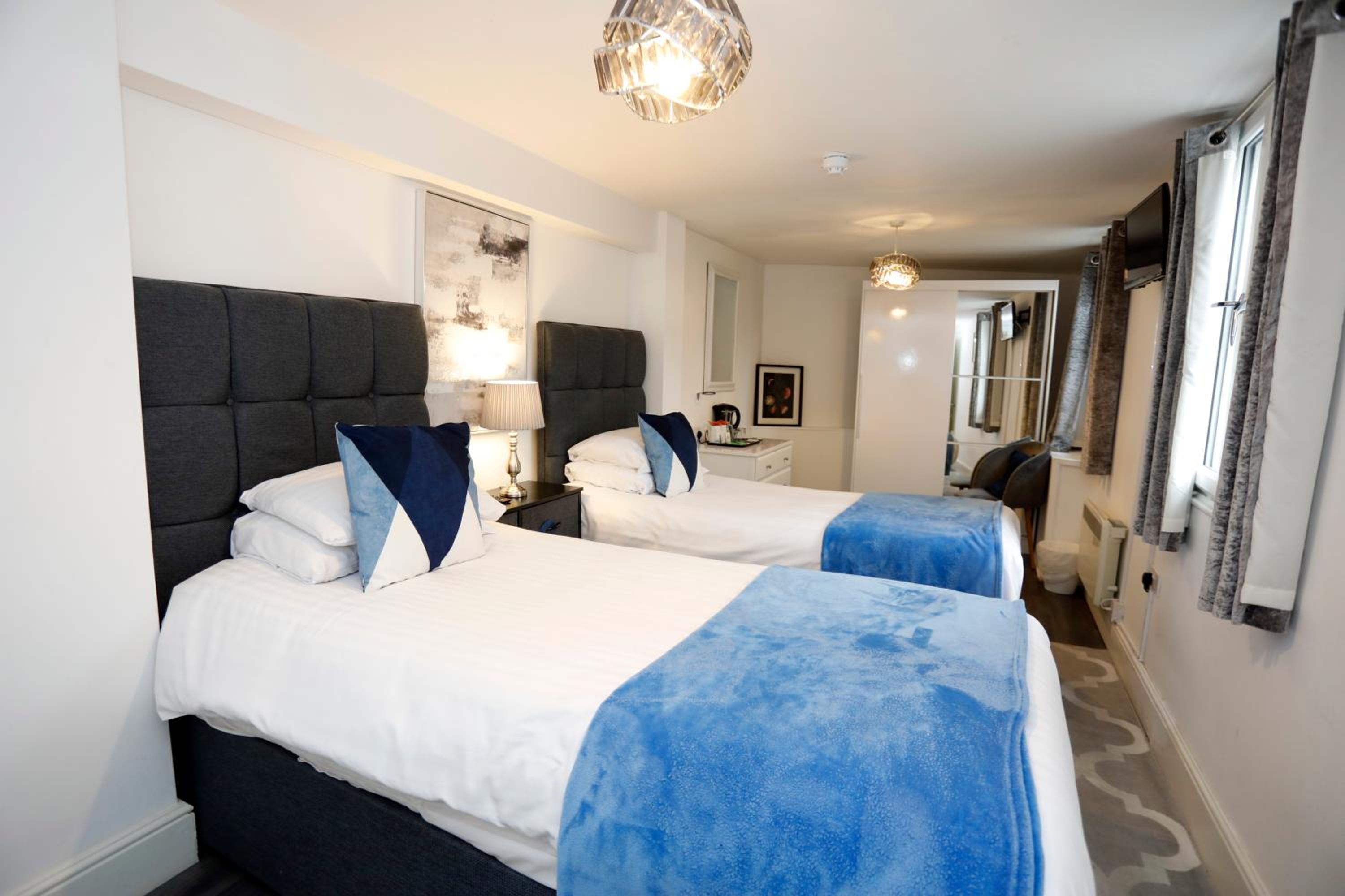 Deluxe Twin Room photo 2