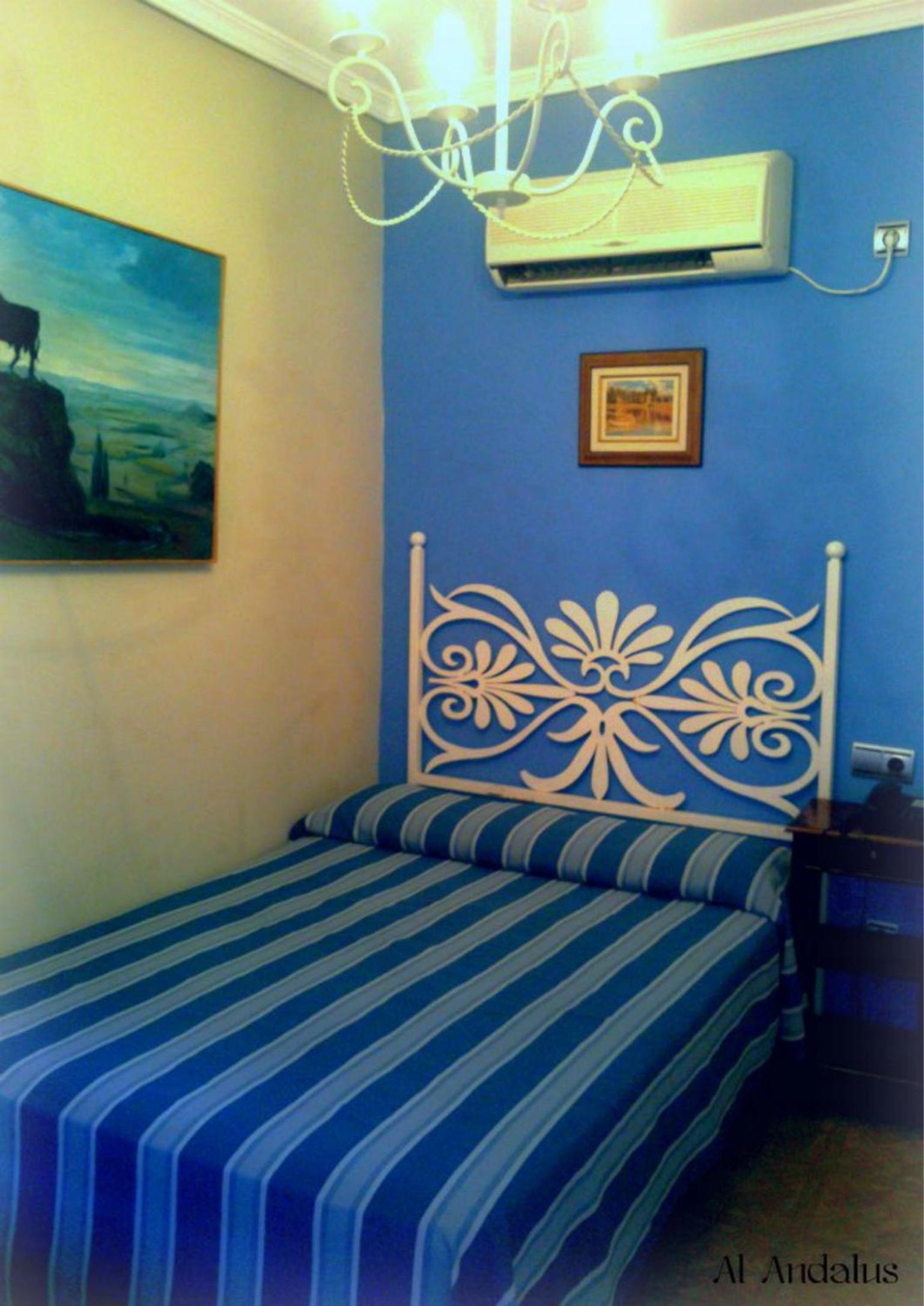 Small Double or Twin Room - Photo 6