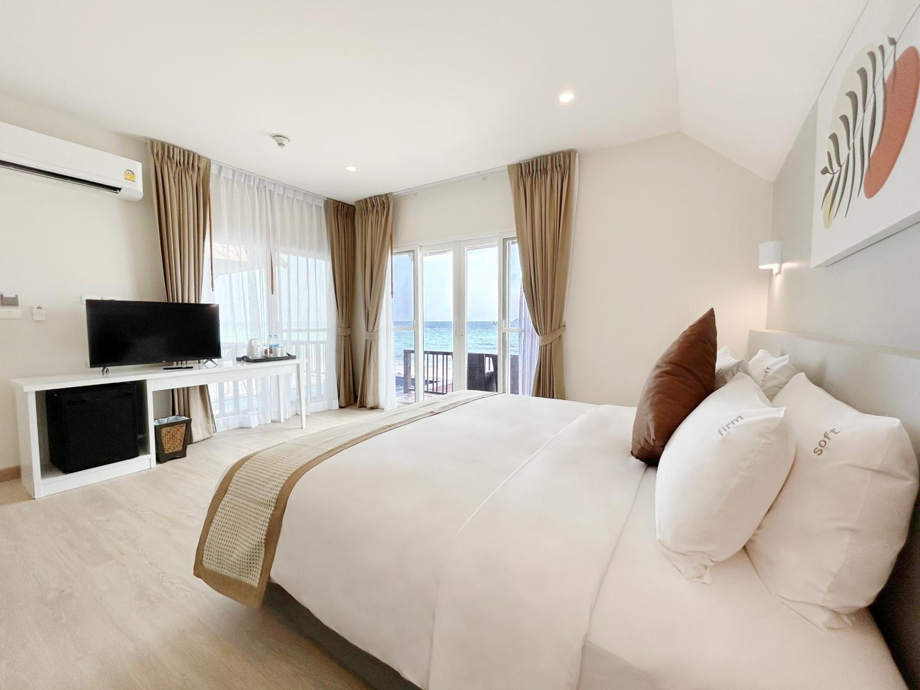Two-Bedroom Suite - Photo 6