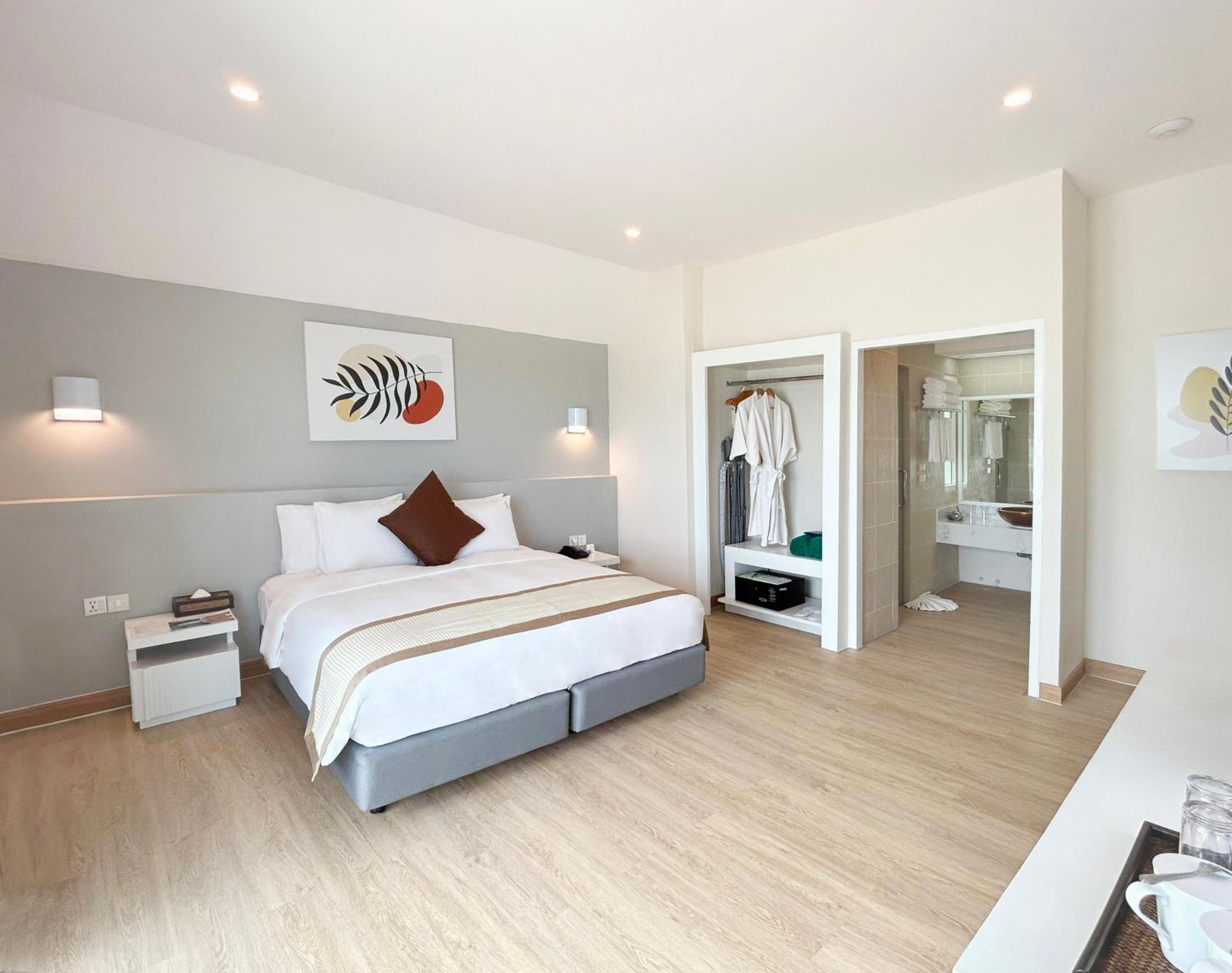 Two-Bedroom Suite - Photo 7