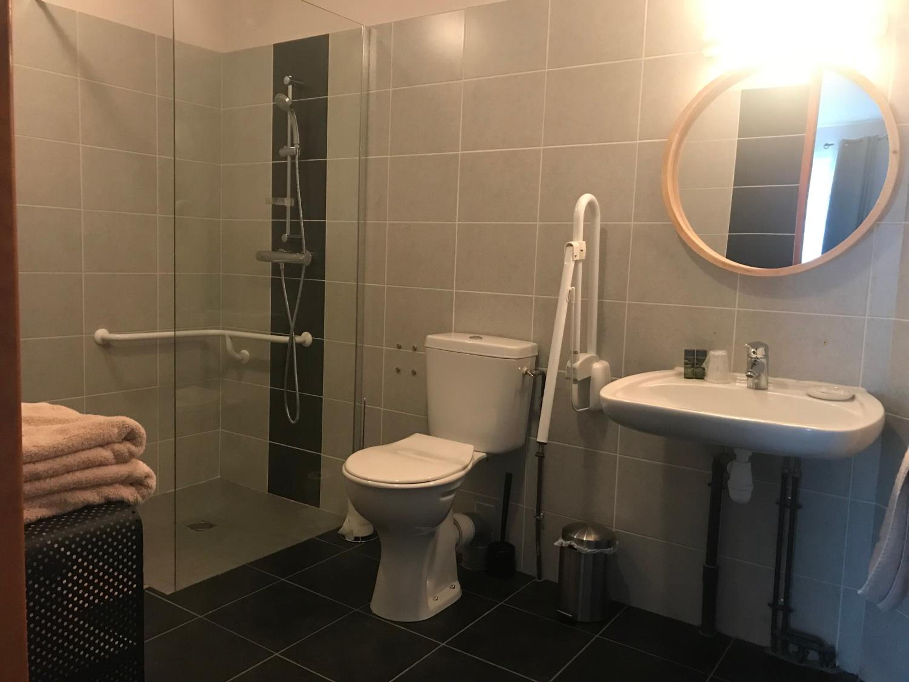 Double Room - Disability Access photo 3