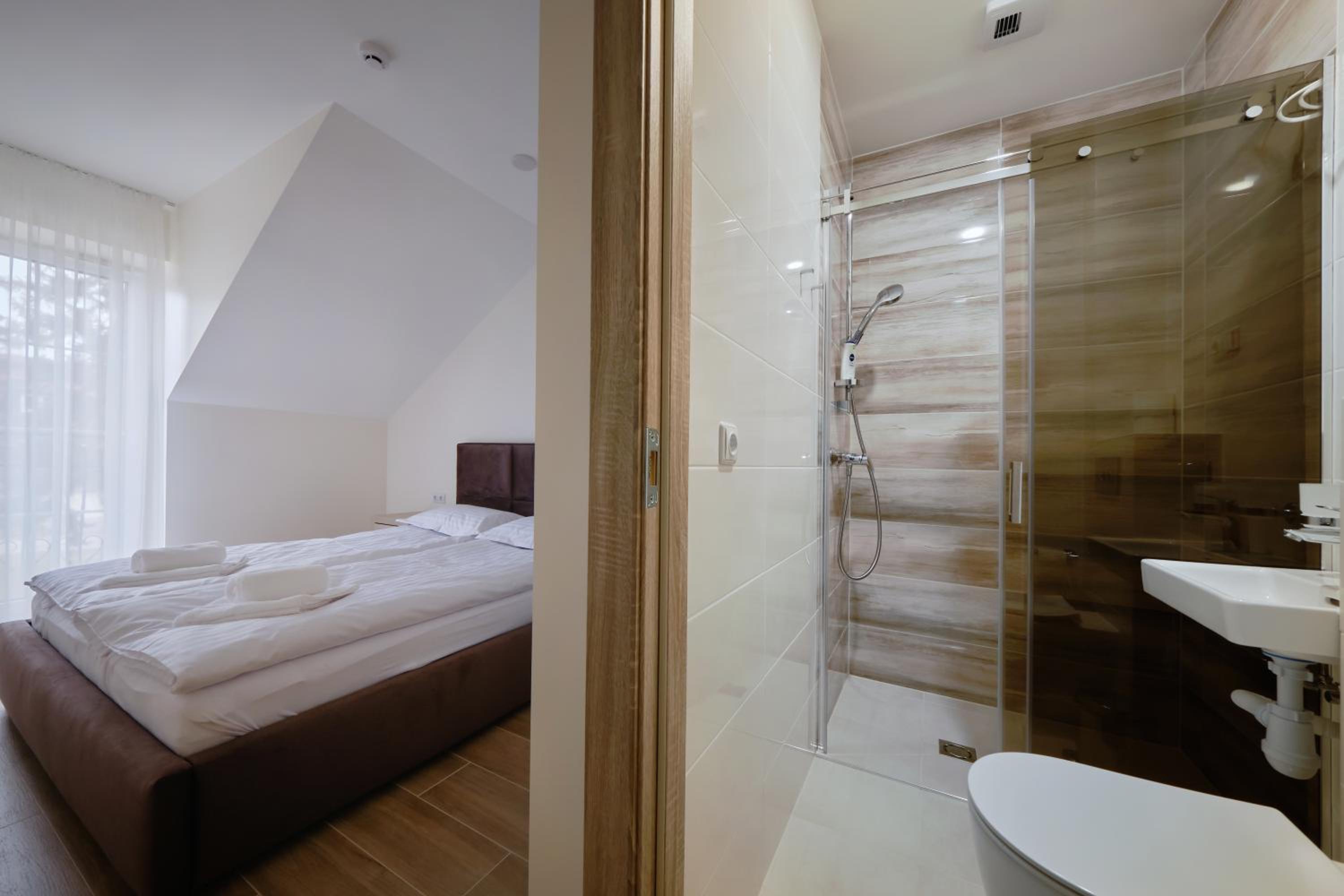 Double Room with Private Bathroom photo 3