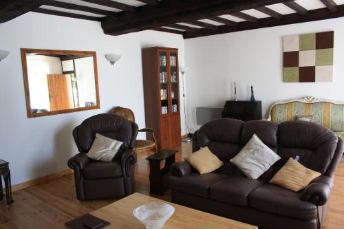 Three-Bedroom House photo 2