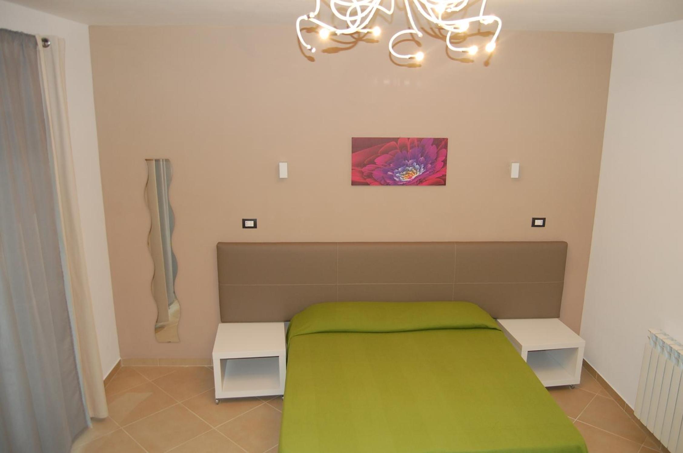 Double Room - Photo 7